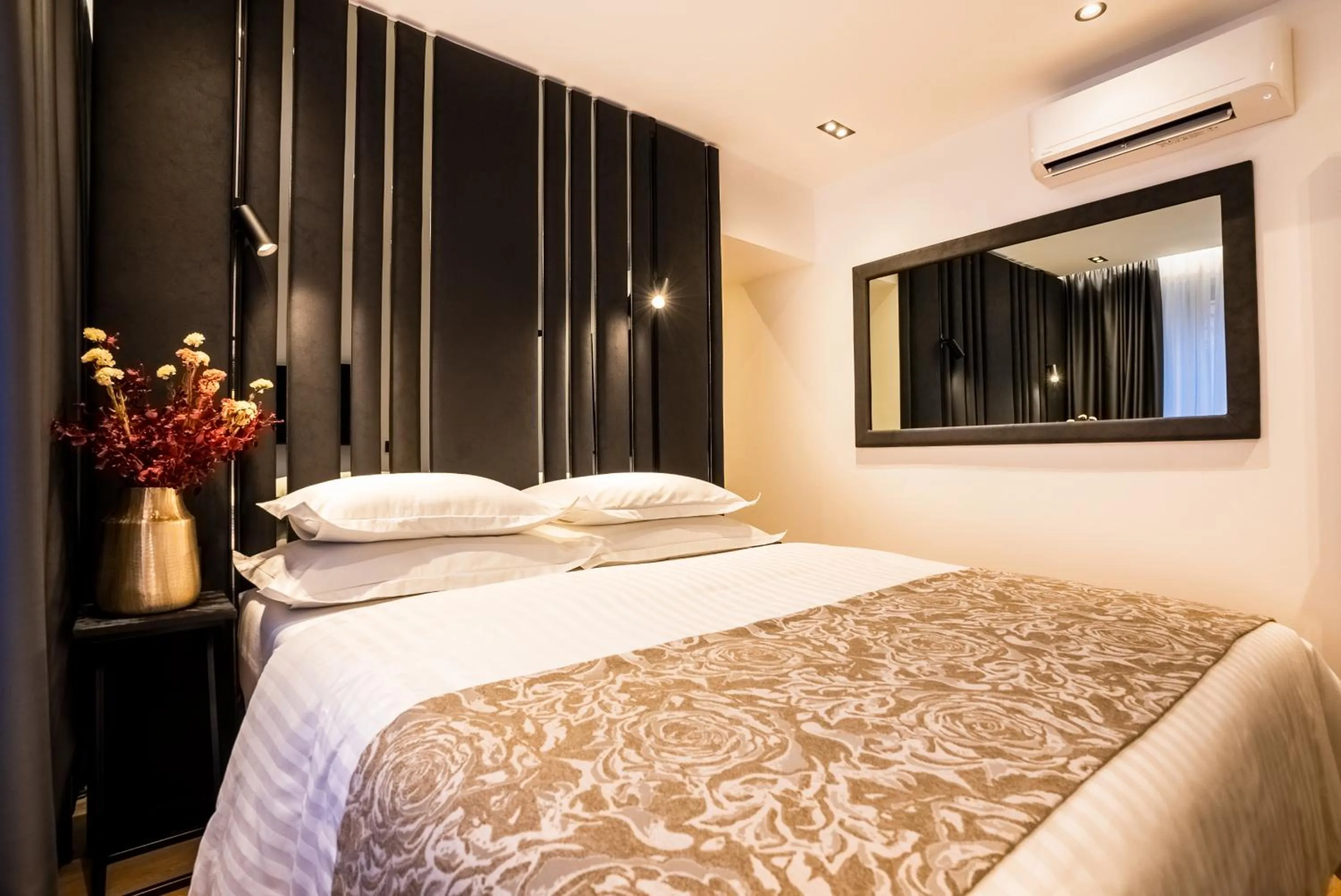 Bed in City Premium Heritage