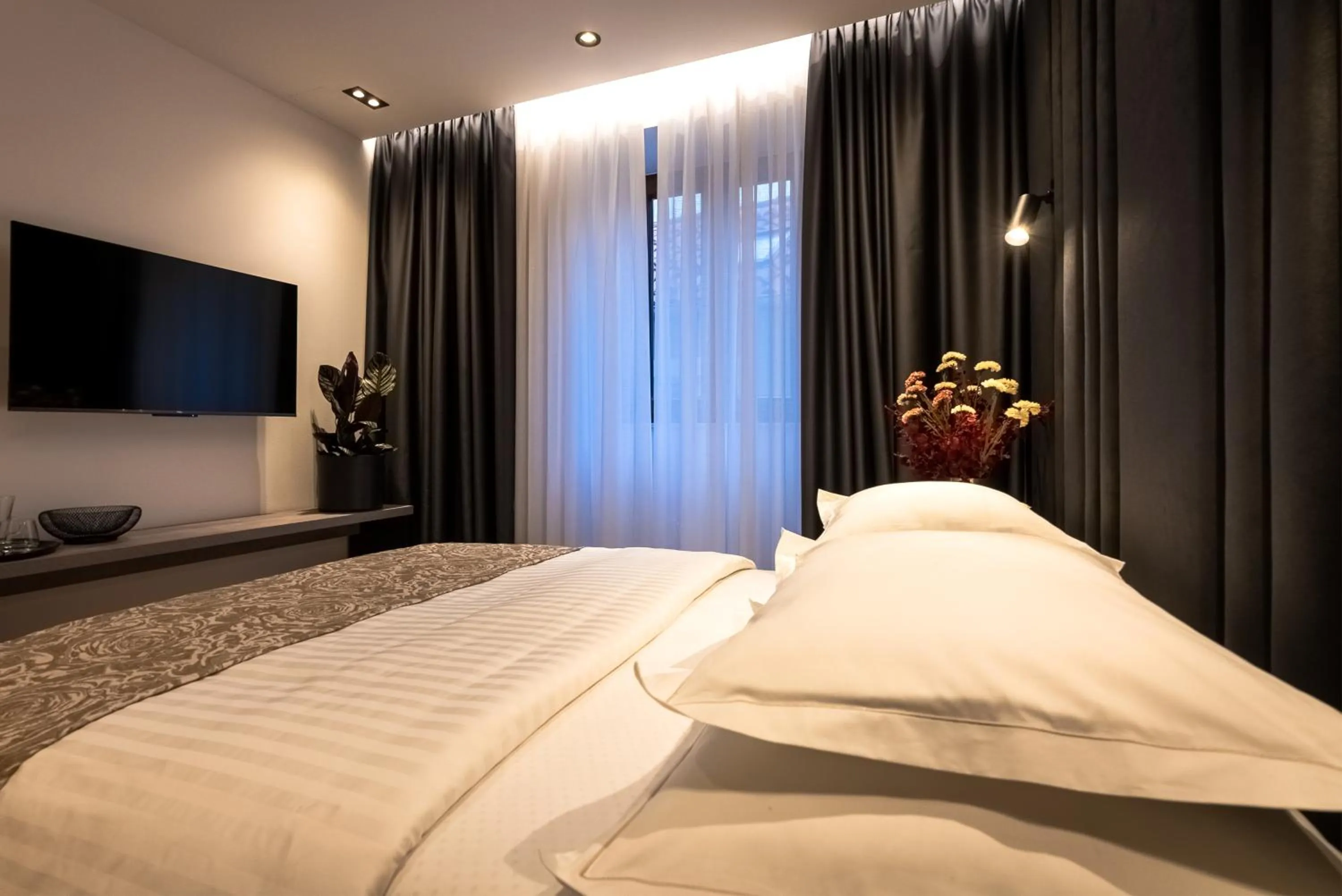 Bed in City Premium Heritage