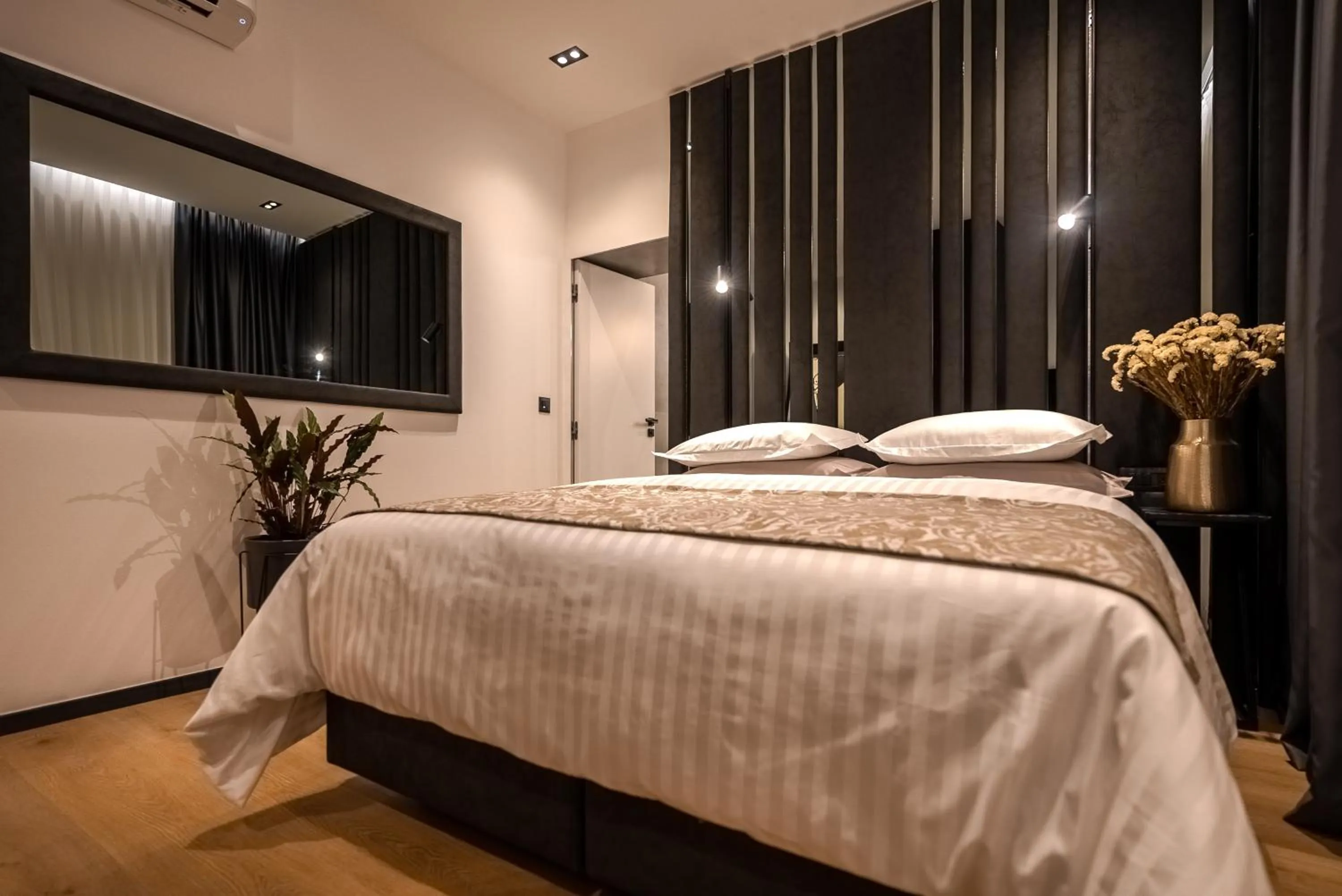 Bed in City Premium Heritage