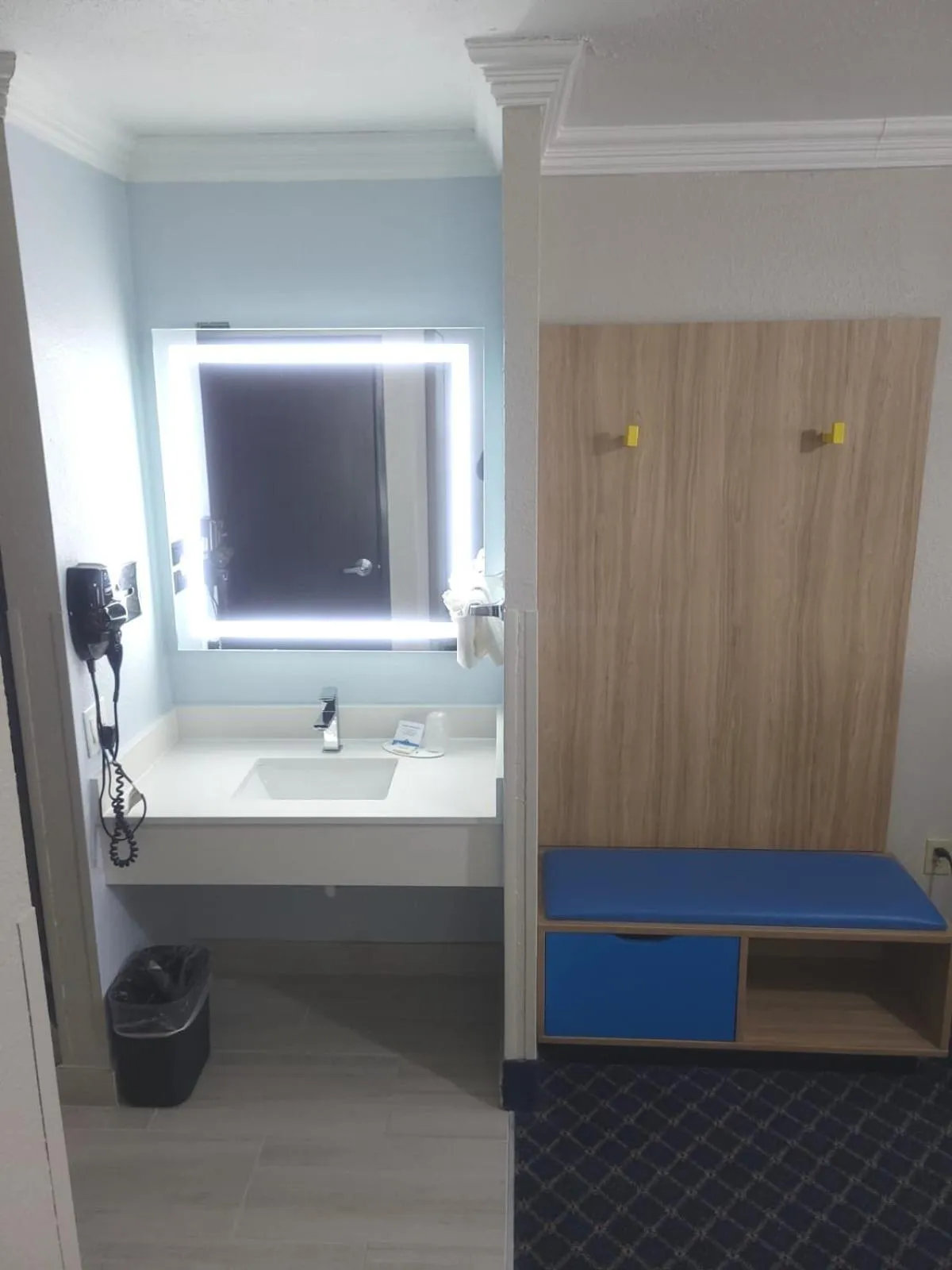 Bathroom, Bed in Days Inn by Wyndham Dalhart