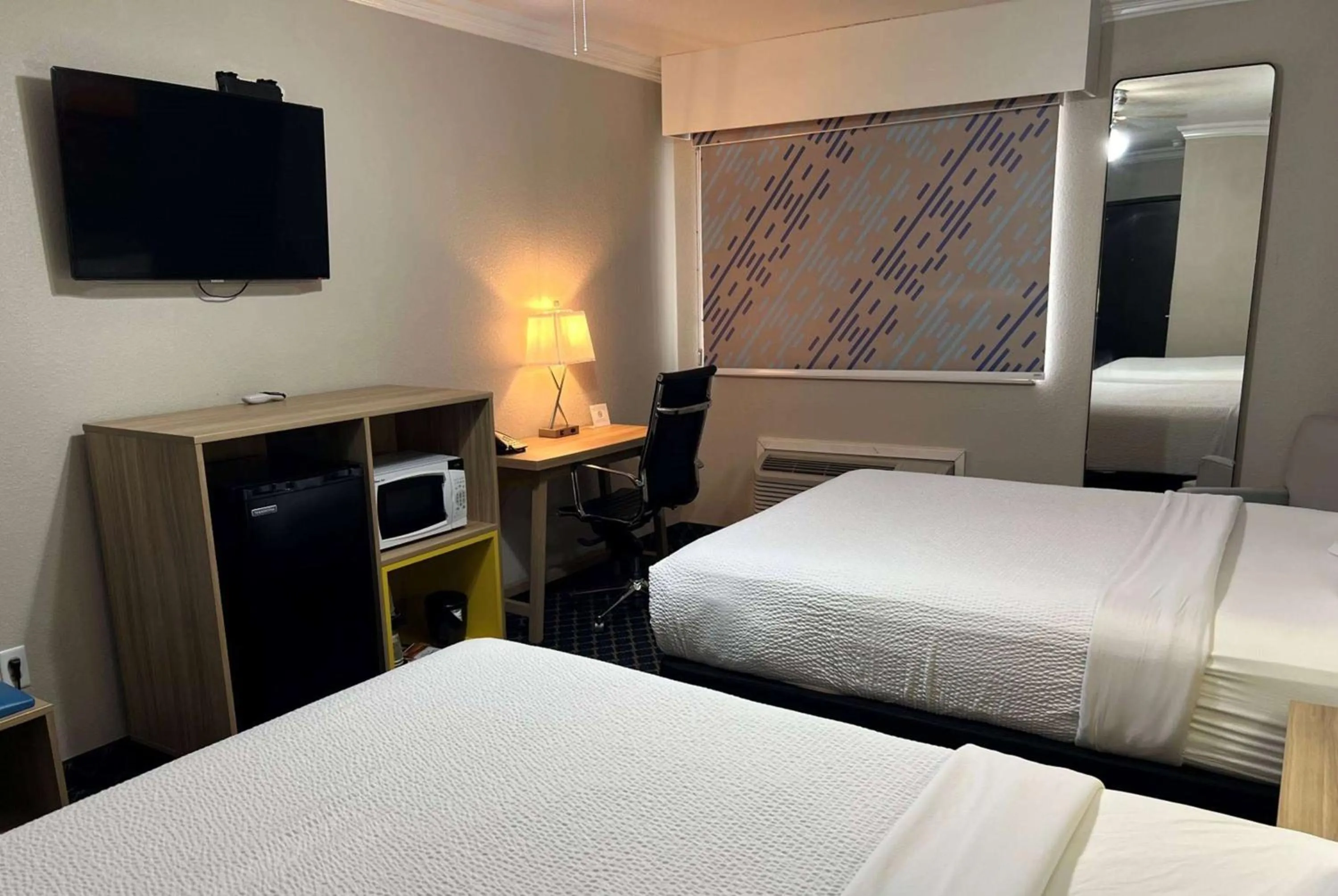 Photo of the whole room, Bed in Days Inn by Wyndham Dalhart