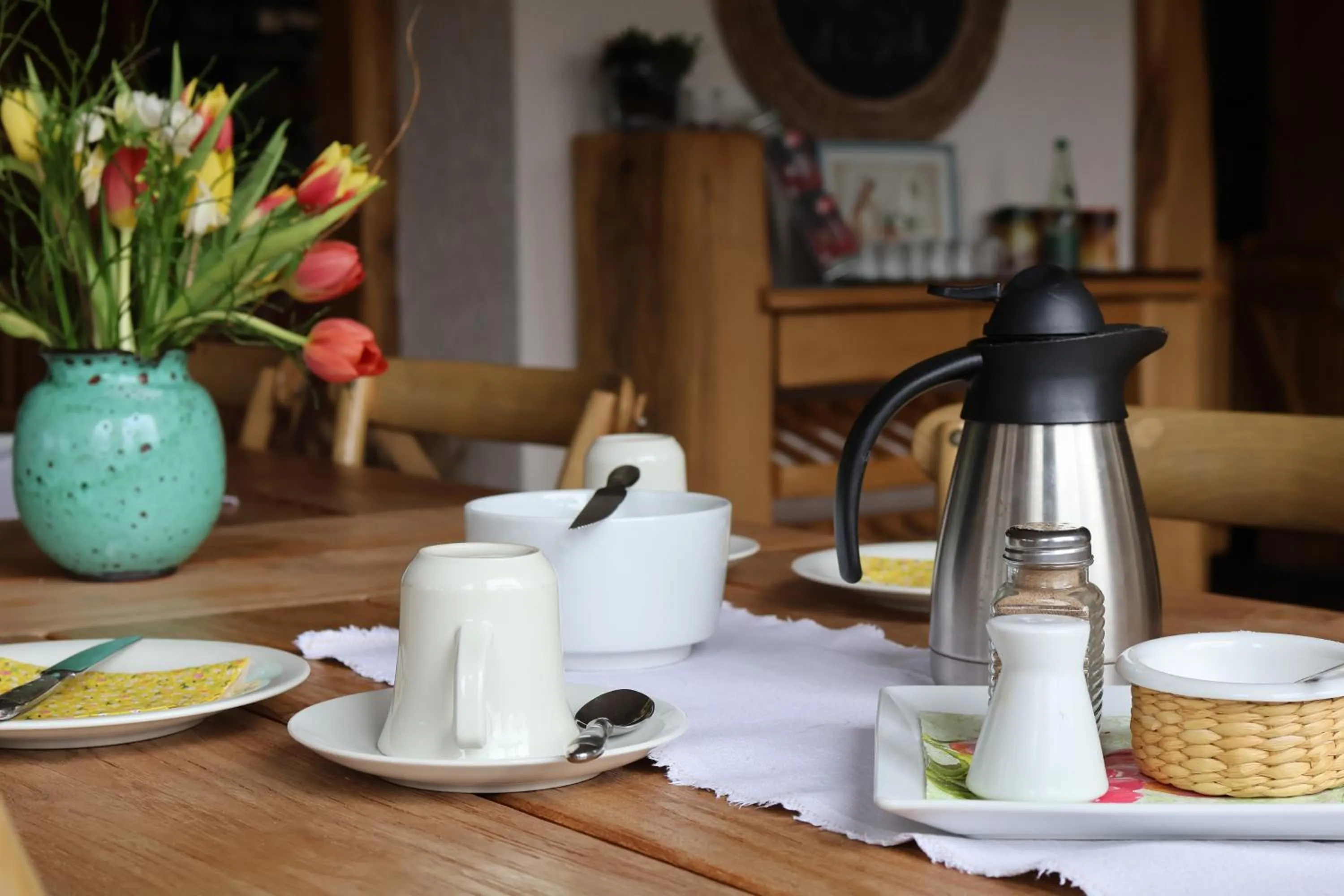 Restaurant/places to eat in Hotel Carolaruh