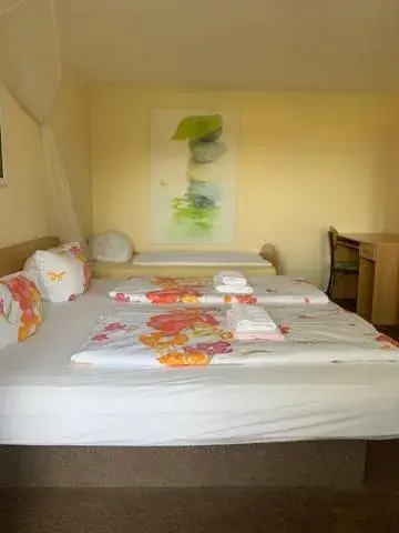 Bedroom, Bed in Hotel Carolaruh
