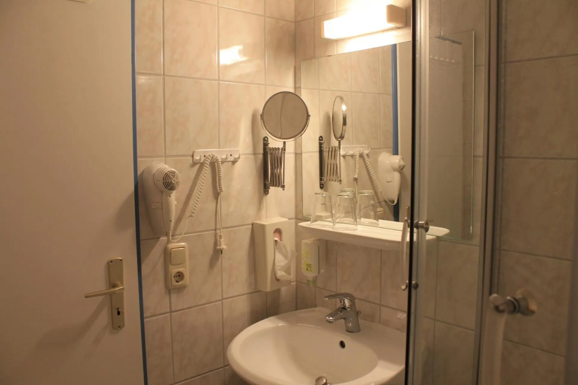 Bathroom in Hotel Carolaruh