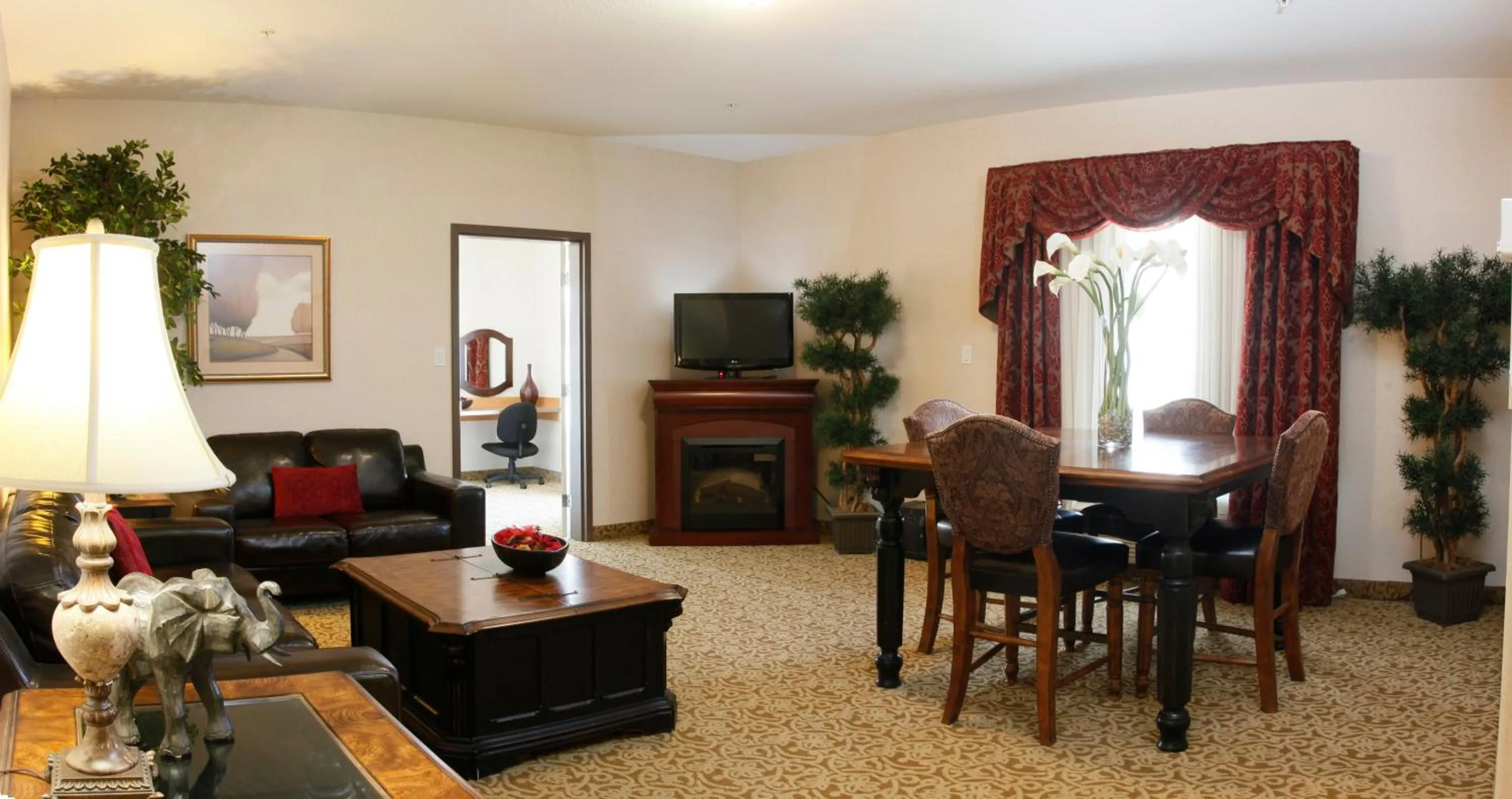 Living room in Pomeroy Inn and Suites Dawson Creek