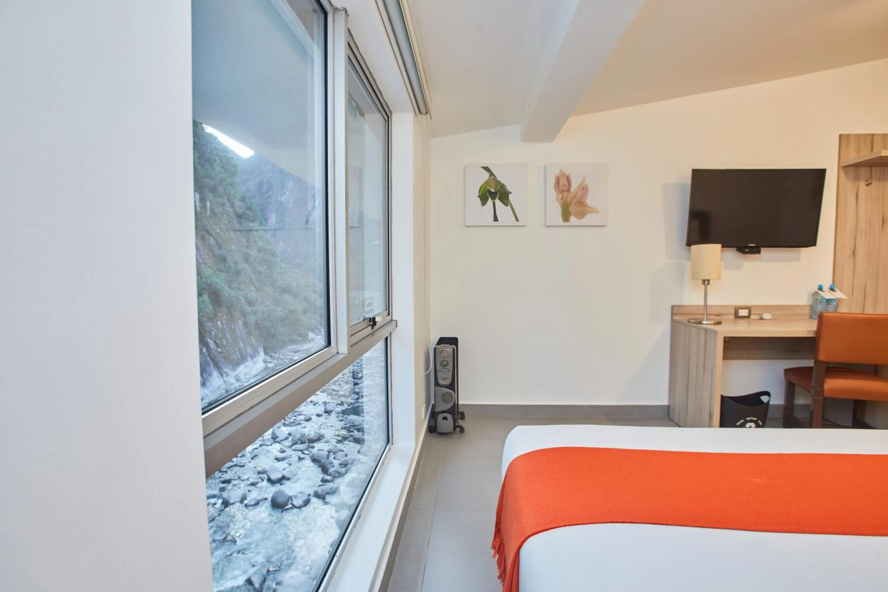 Photo of the whole room, Bed in Casa Andina Standard Machu Picchu