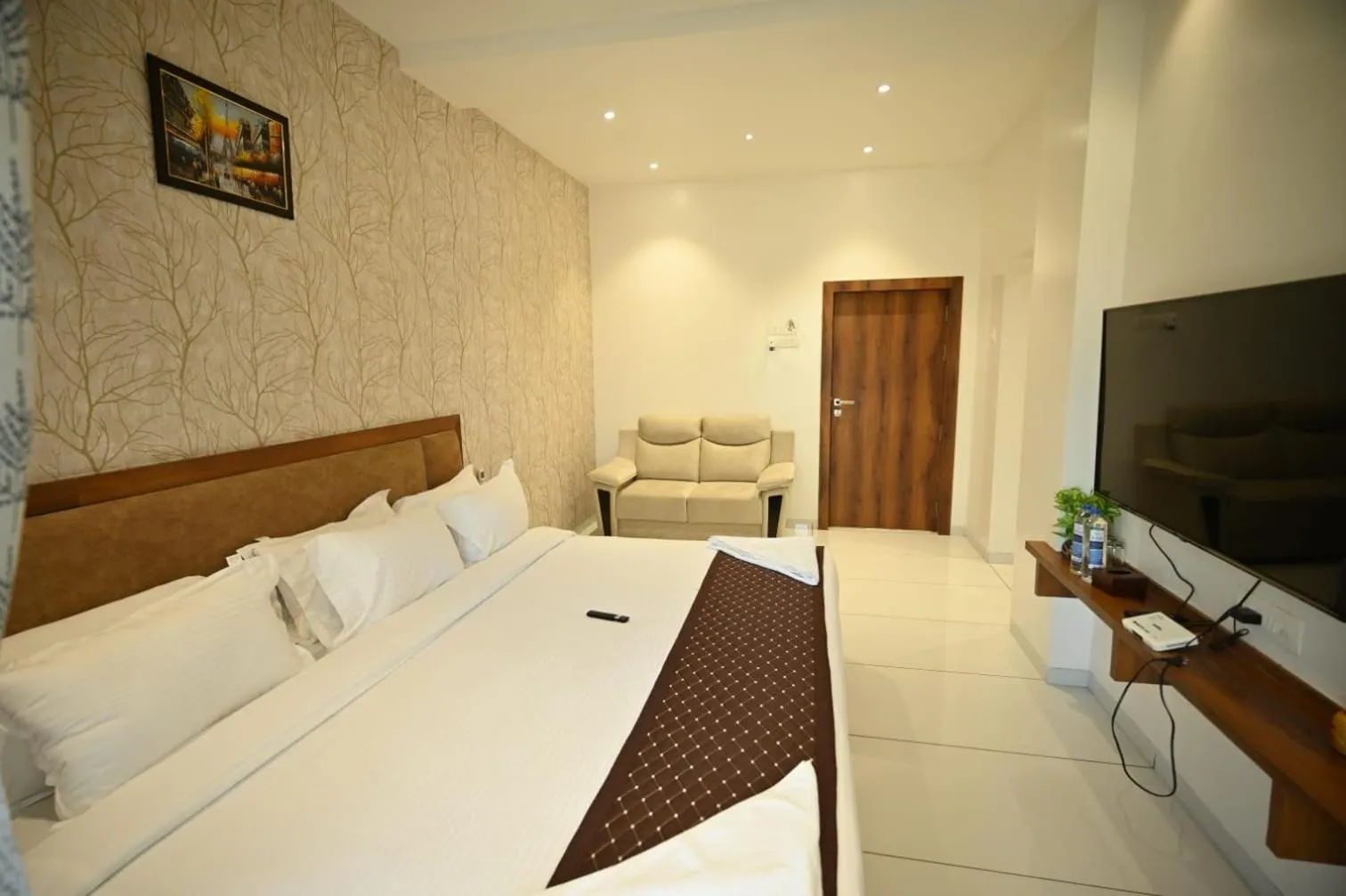 Photo of the whole room, Bed in The Sky Land Hotel & Restaurant