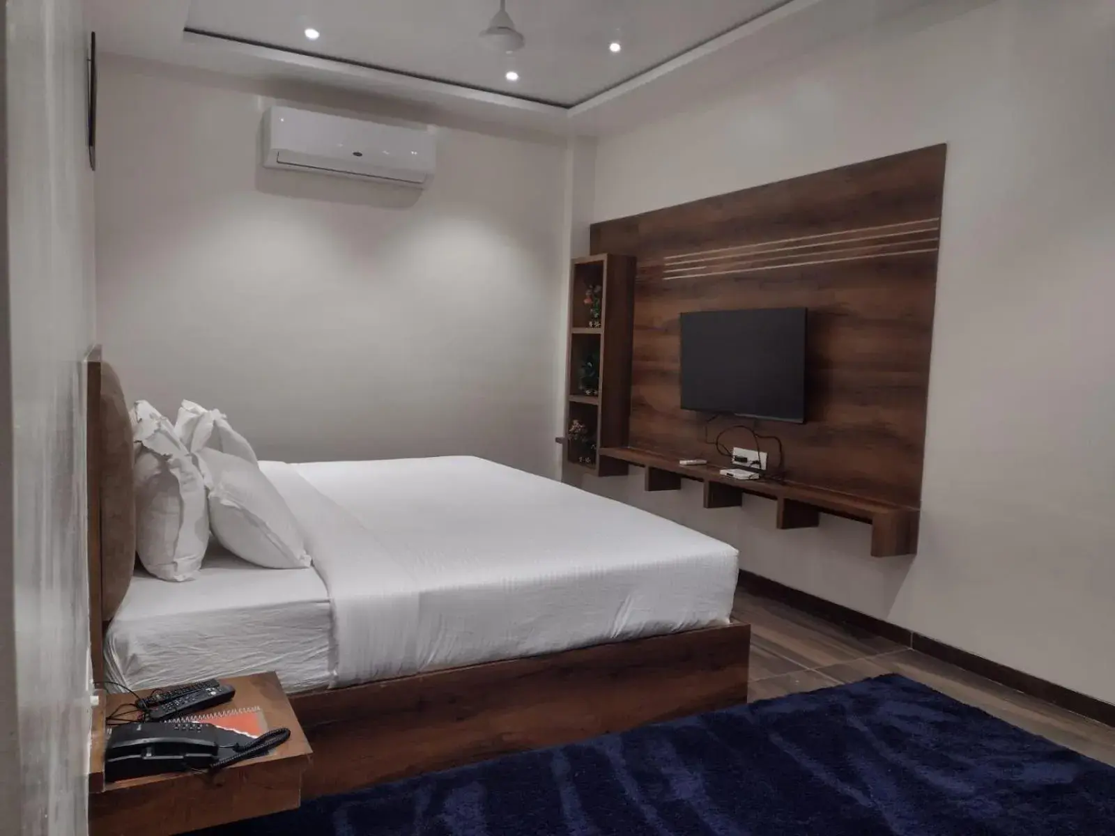 Bedroom, Bed in The Sky Land Hotel & Restaurant Bedroom, Bed in The Sky Land Hotel & Restaurant