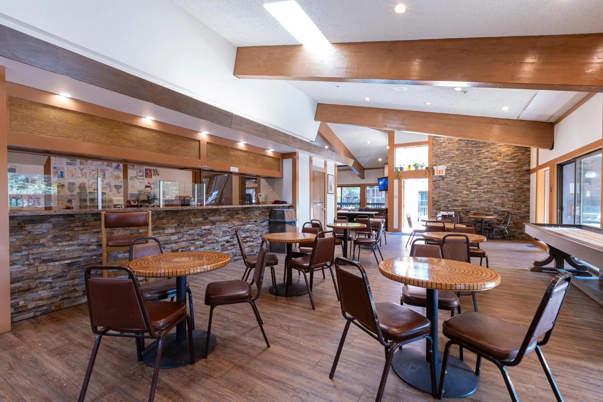 Communal lounge/ TV room in Club Tahoe Resort