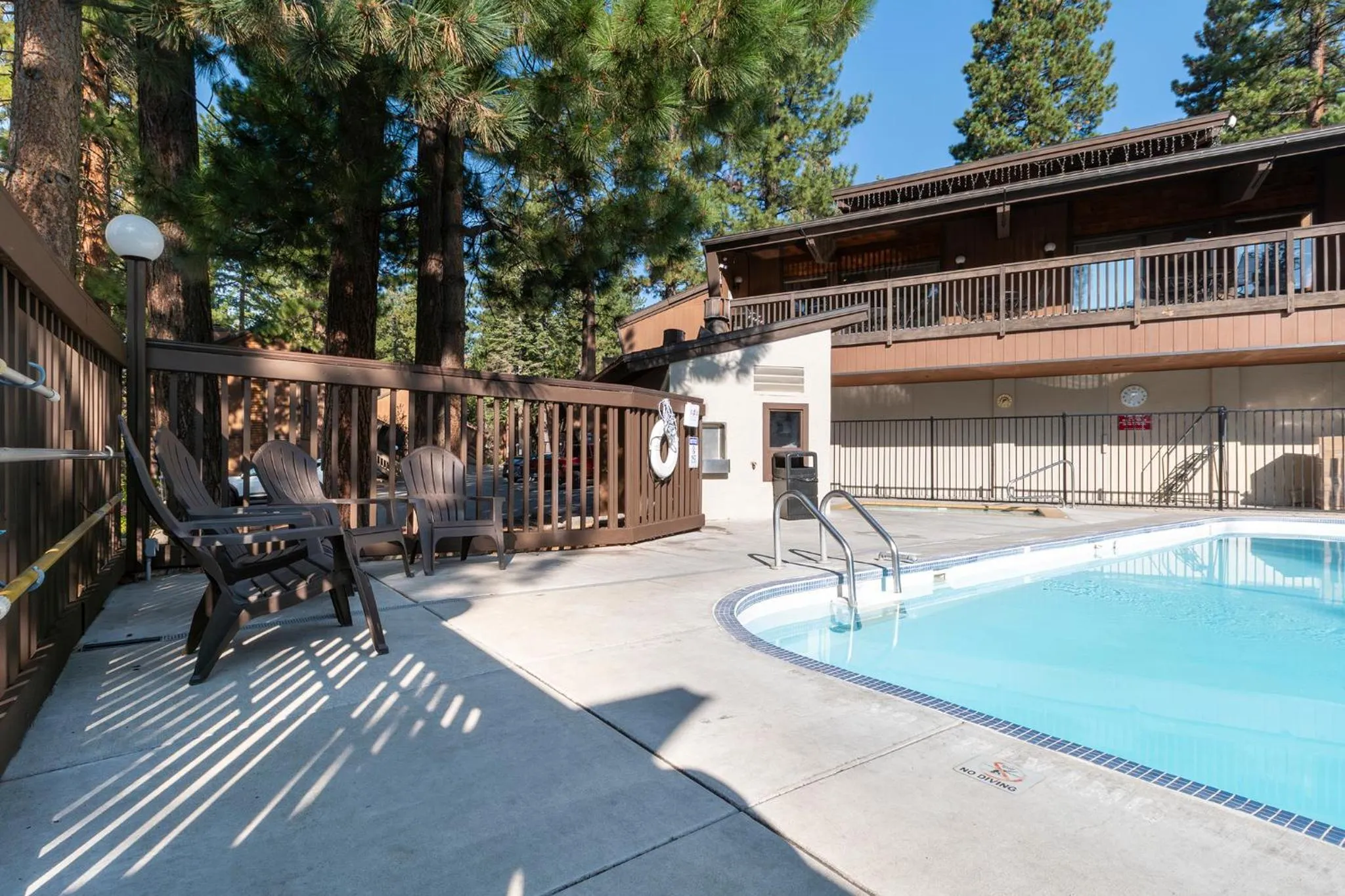 Swimming pool in Club Tahoe Resort
