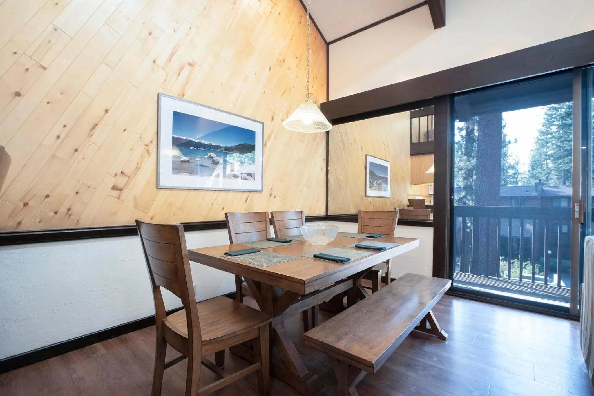 Dining area in Club Tahoe Resort