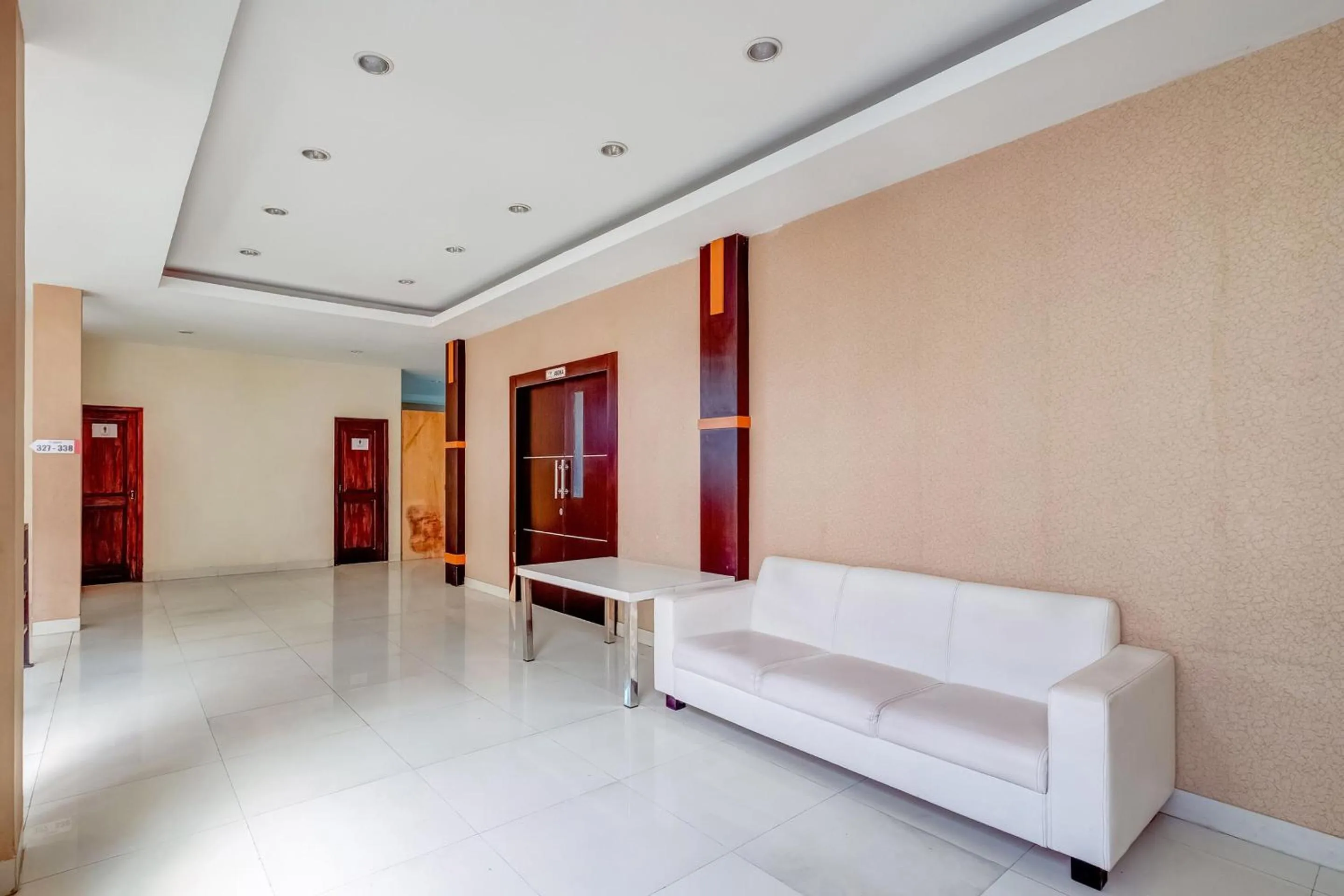 Lobby or reception in OYO Flagship Tembok Batu Residence