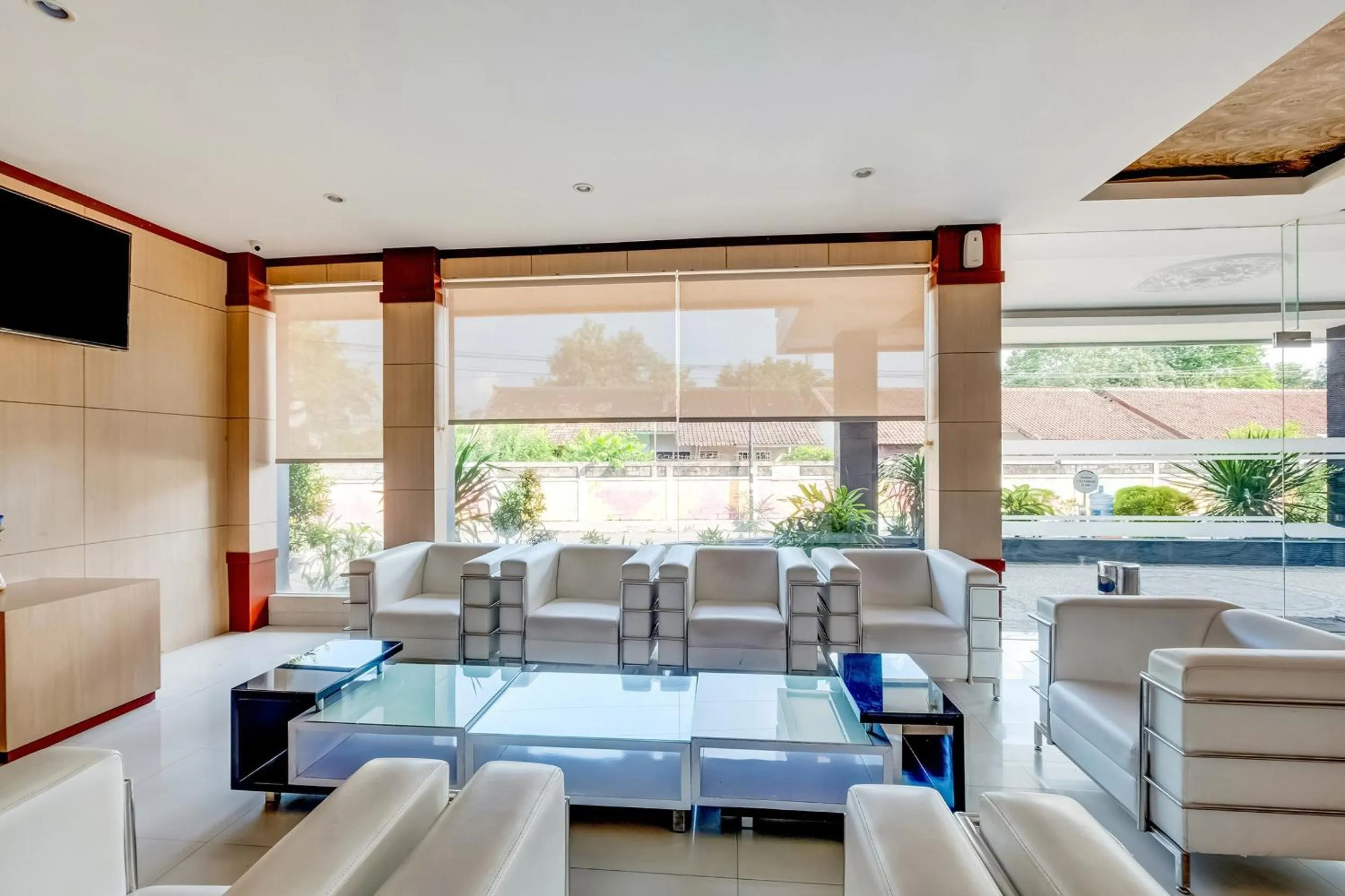 Lobby or reception in OYO Flagship Tembok Batu Residence