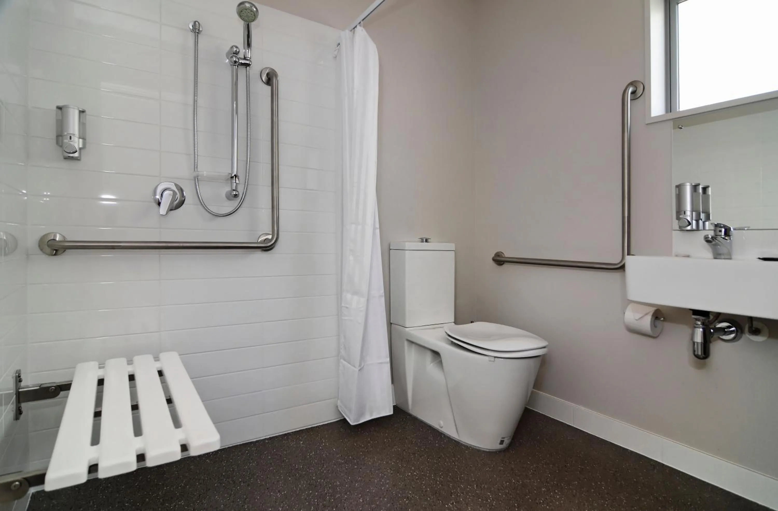 Bathroom in Lincoln Motel