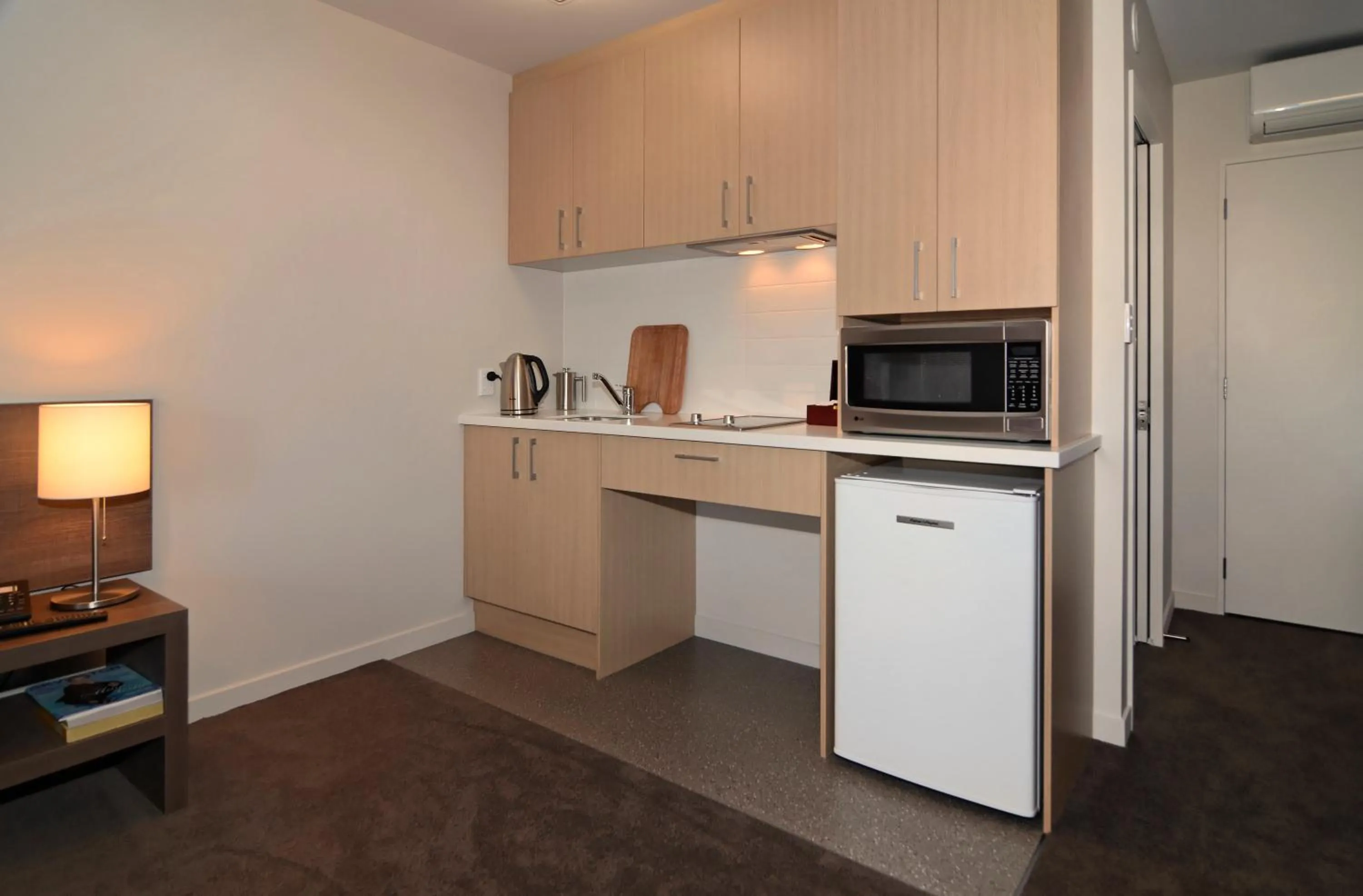 Kitchen or kitchenette in Lincoln Motel