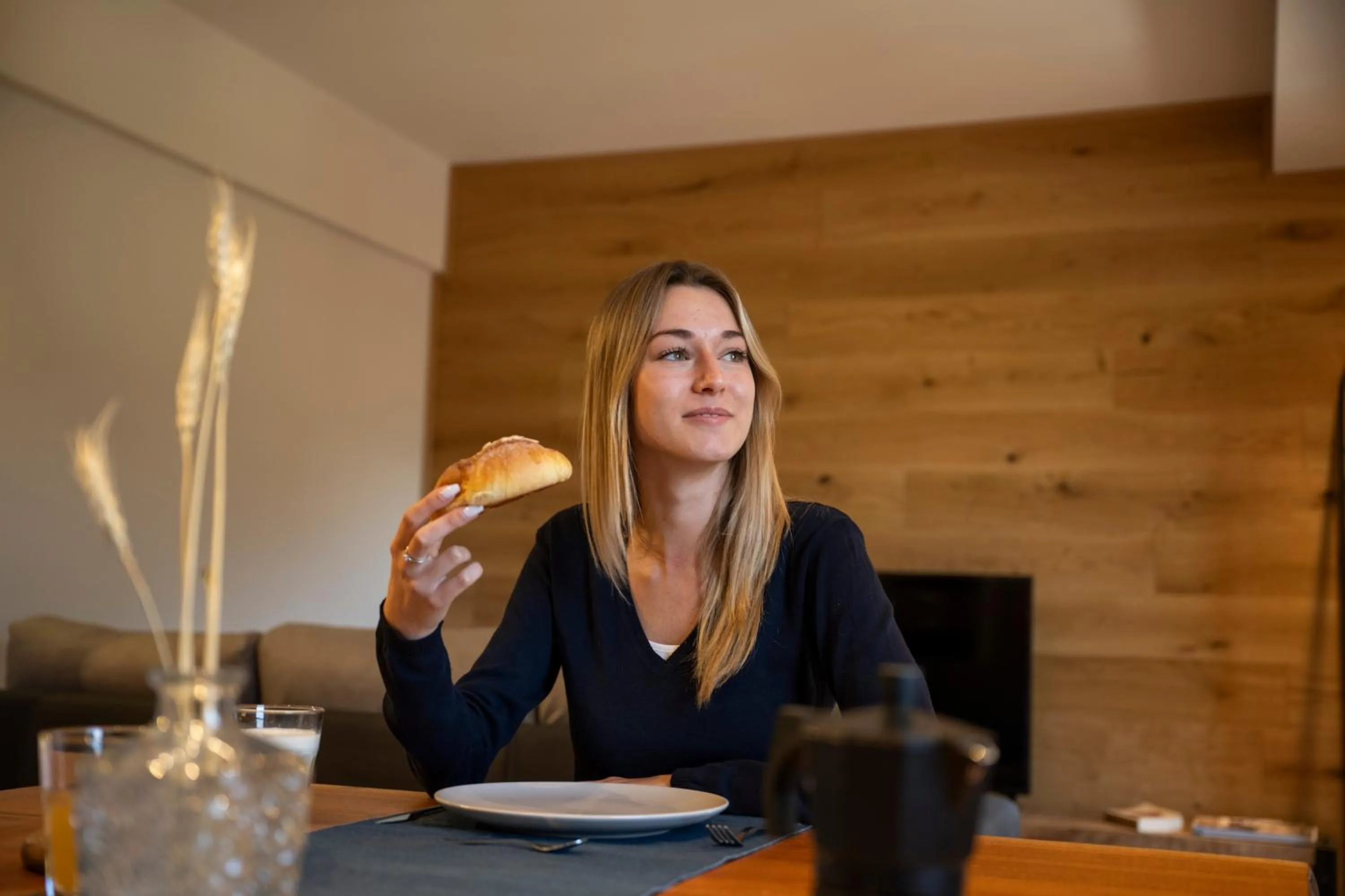 Living room in SnowLake Suite & Apartment