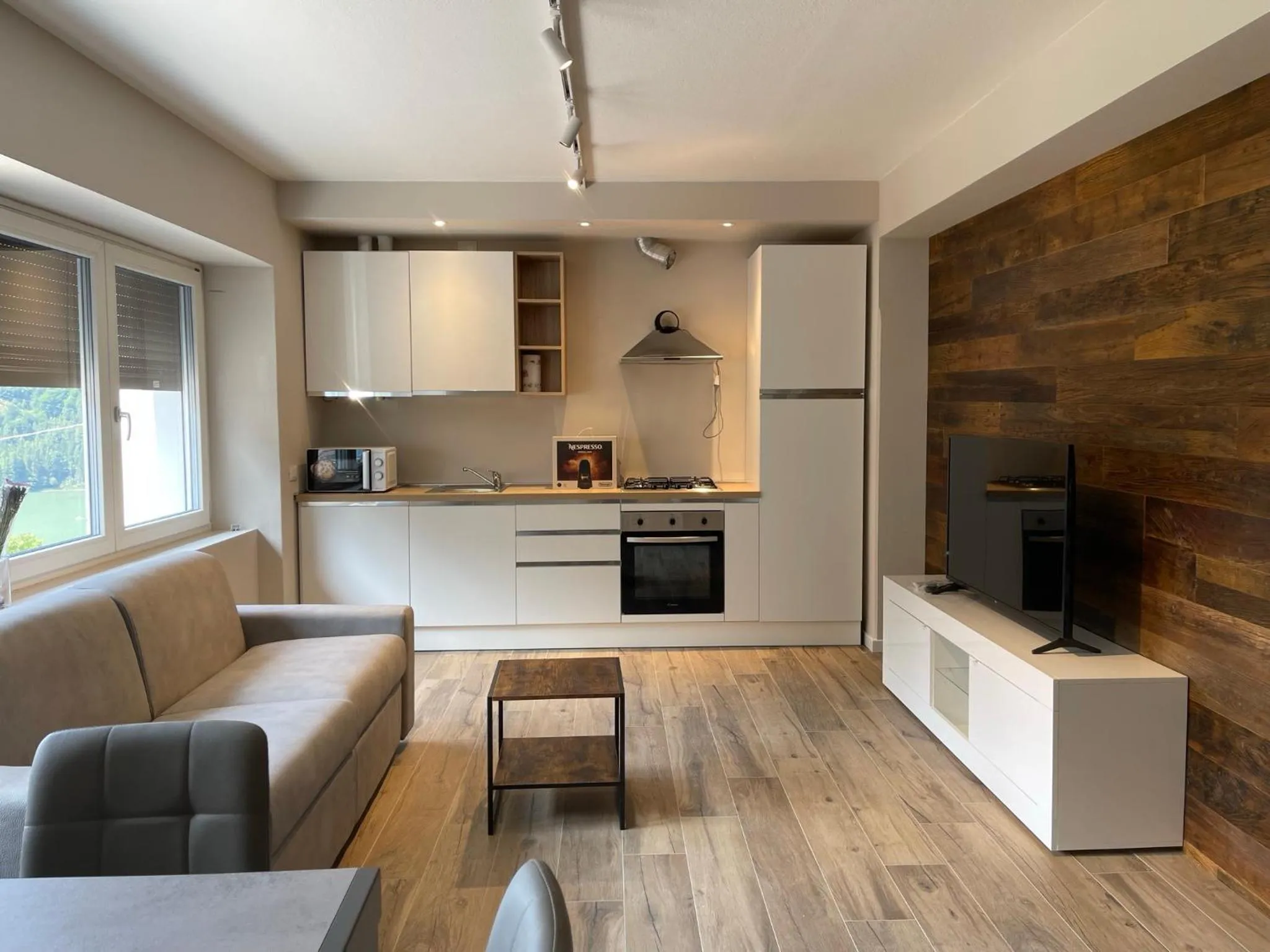 Kitchen or kitchenette in SnowLake Suite & Apartment