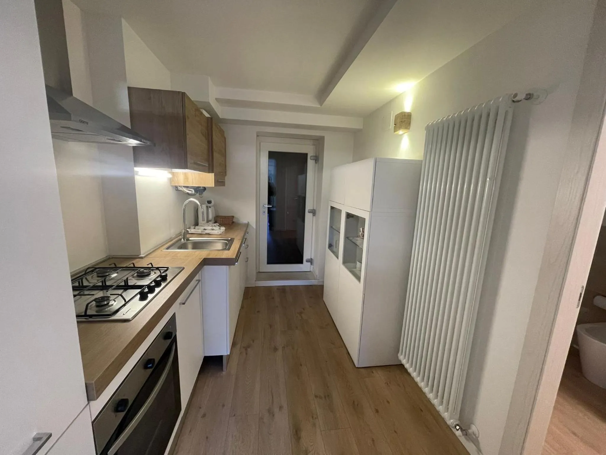 Kitchen or kitchenette in SnowLake Suite & Apartment