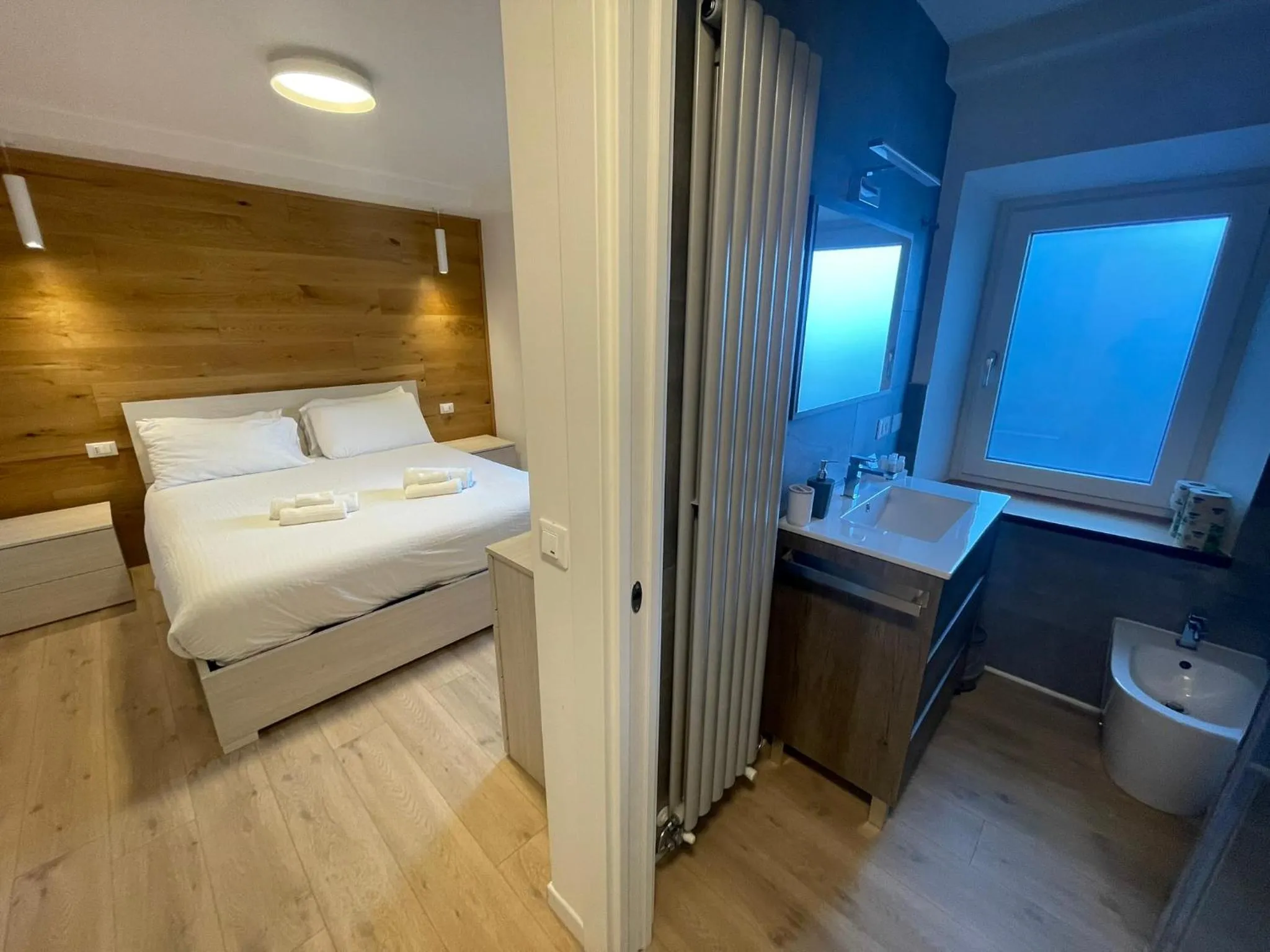 Bathroom, Bed in SnowLake Suite & Apartment