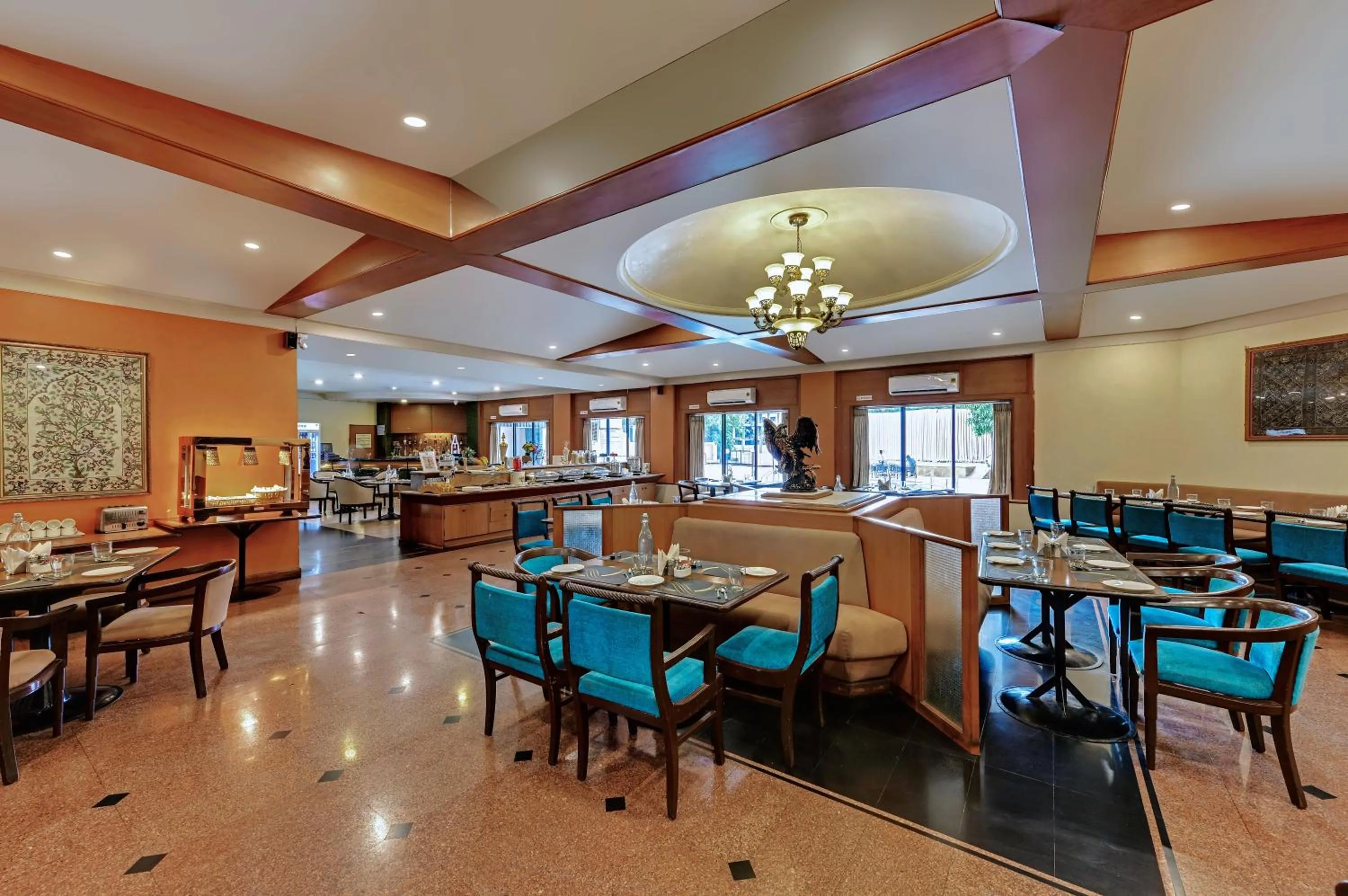 Restaurant/places to eat in Quality Inn Regency, Nashik