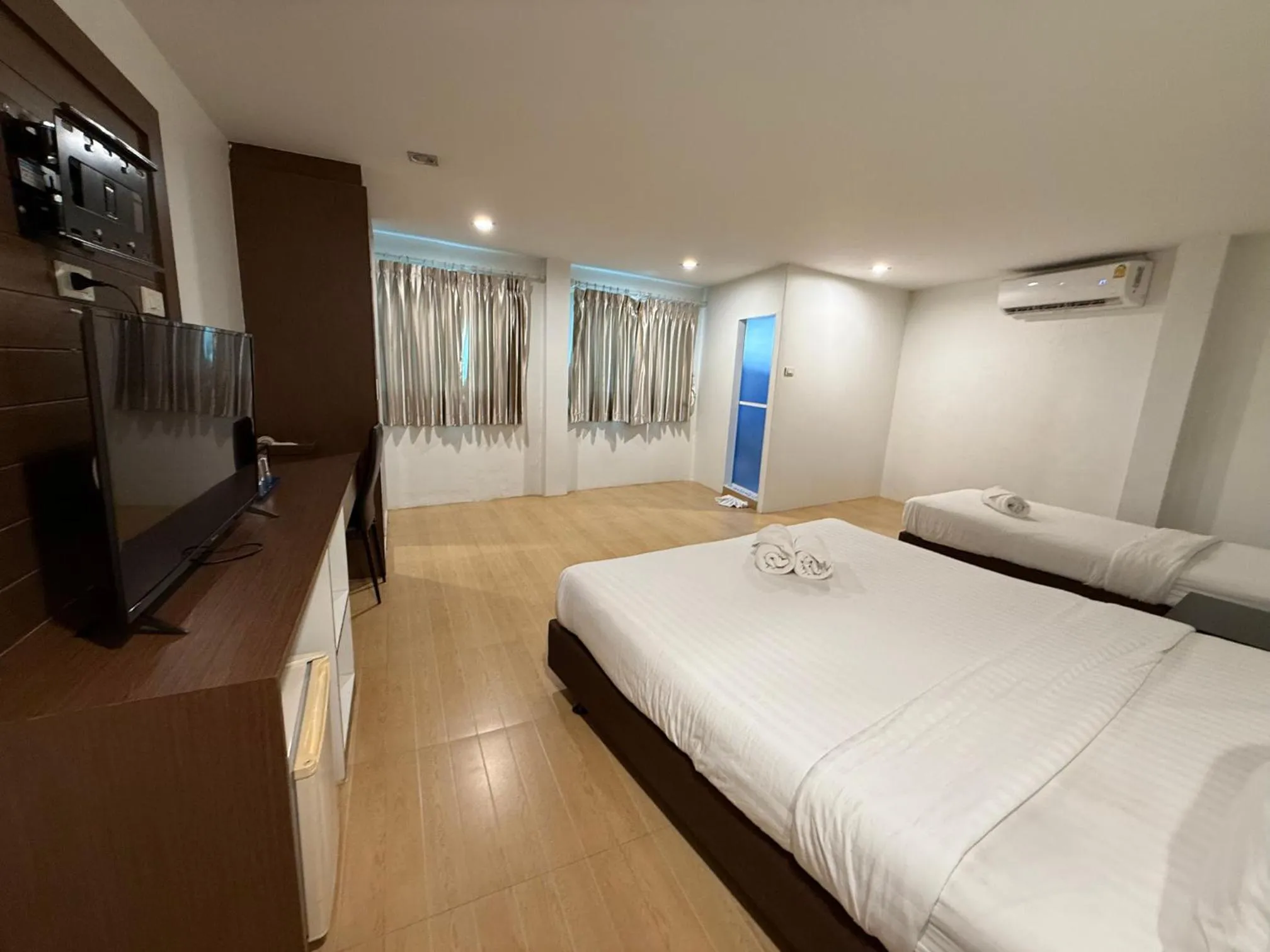 Bed in Bed By Cruise Hotel At Samakkhi-Tivanont