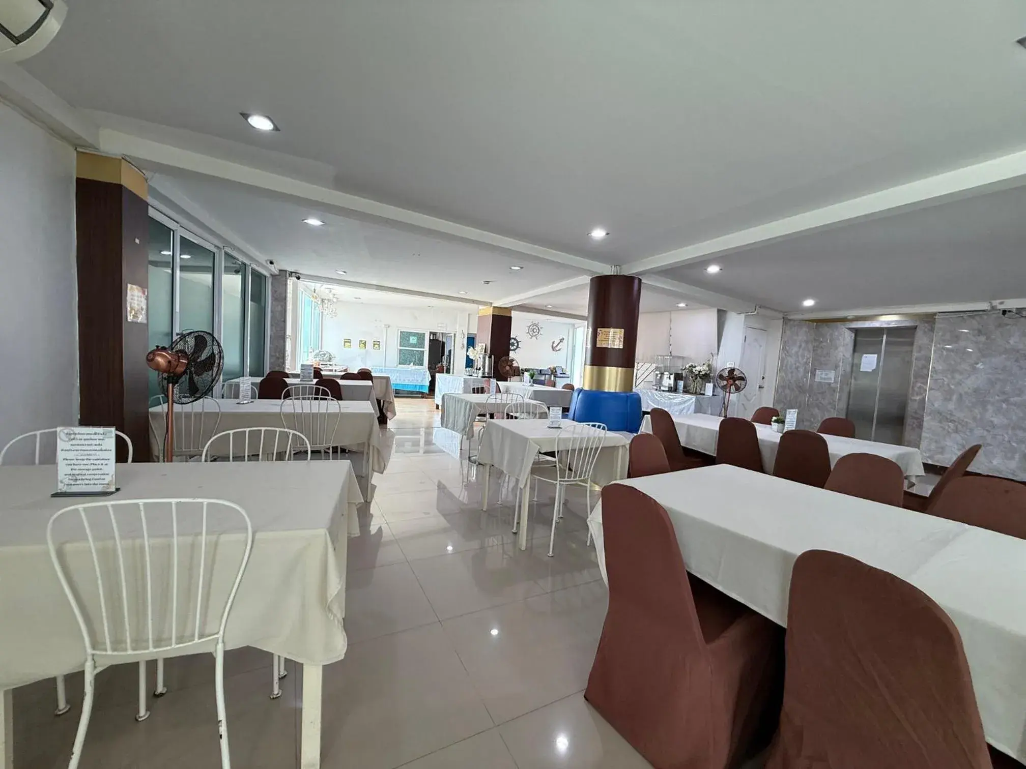 Restaurant/places to eat in Bed By Cruise Hotel At Samakkhi-Tivanont Restaurant/places to eat in Bed By Cruise Hotel At Samakkhi-Tivanont