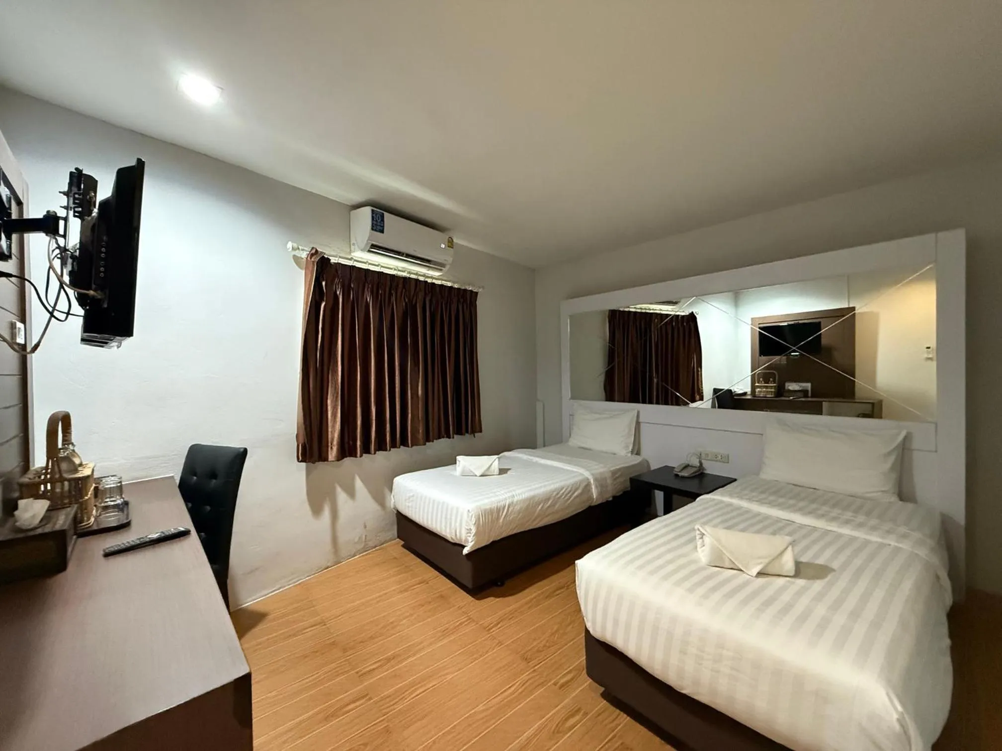 Bed in Bed By Cruise Hotel At Samakkhi-Tivanont