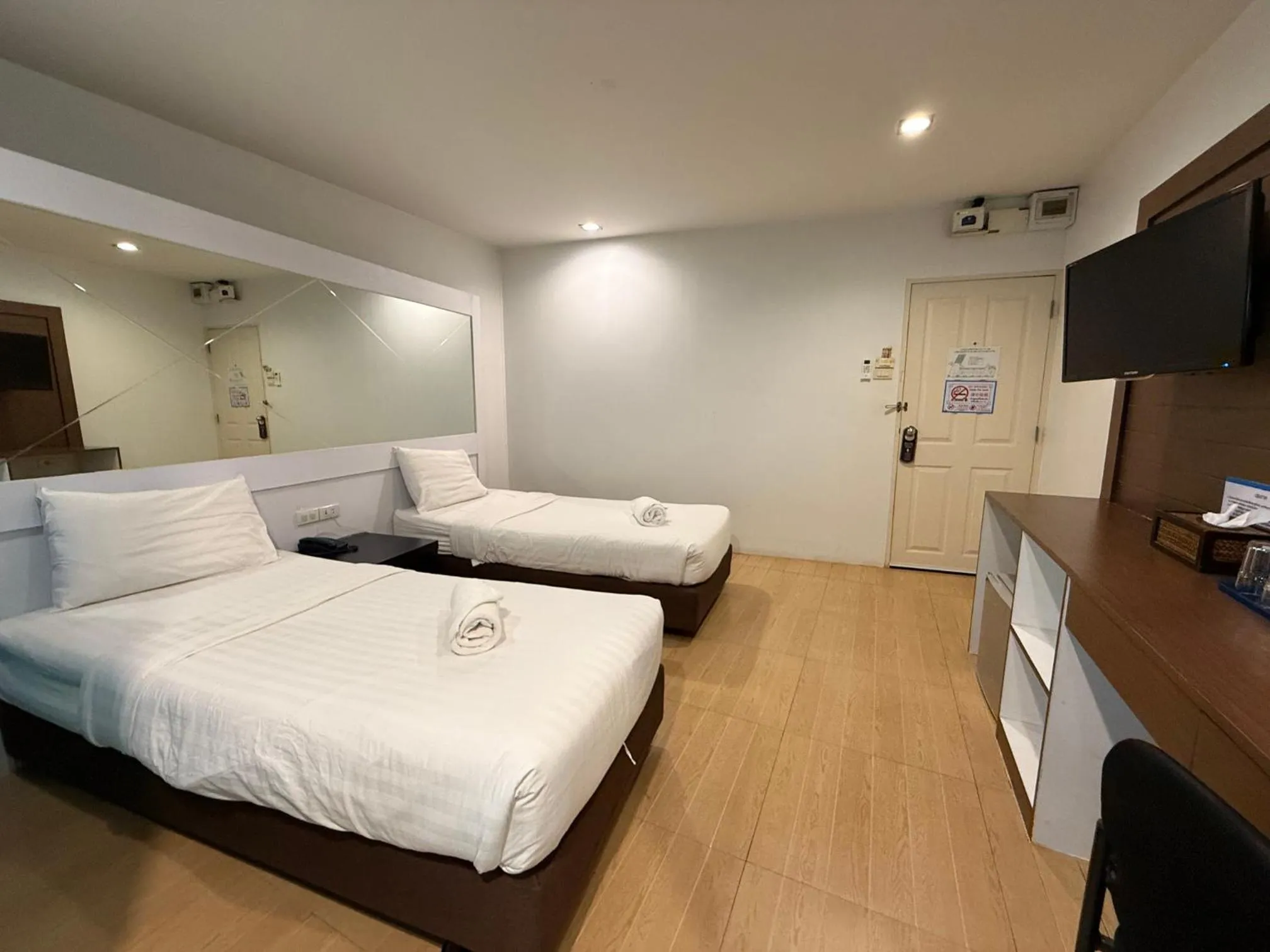 Bed in Bed By Cruise Hotel At Samakkhi-Tivanont