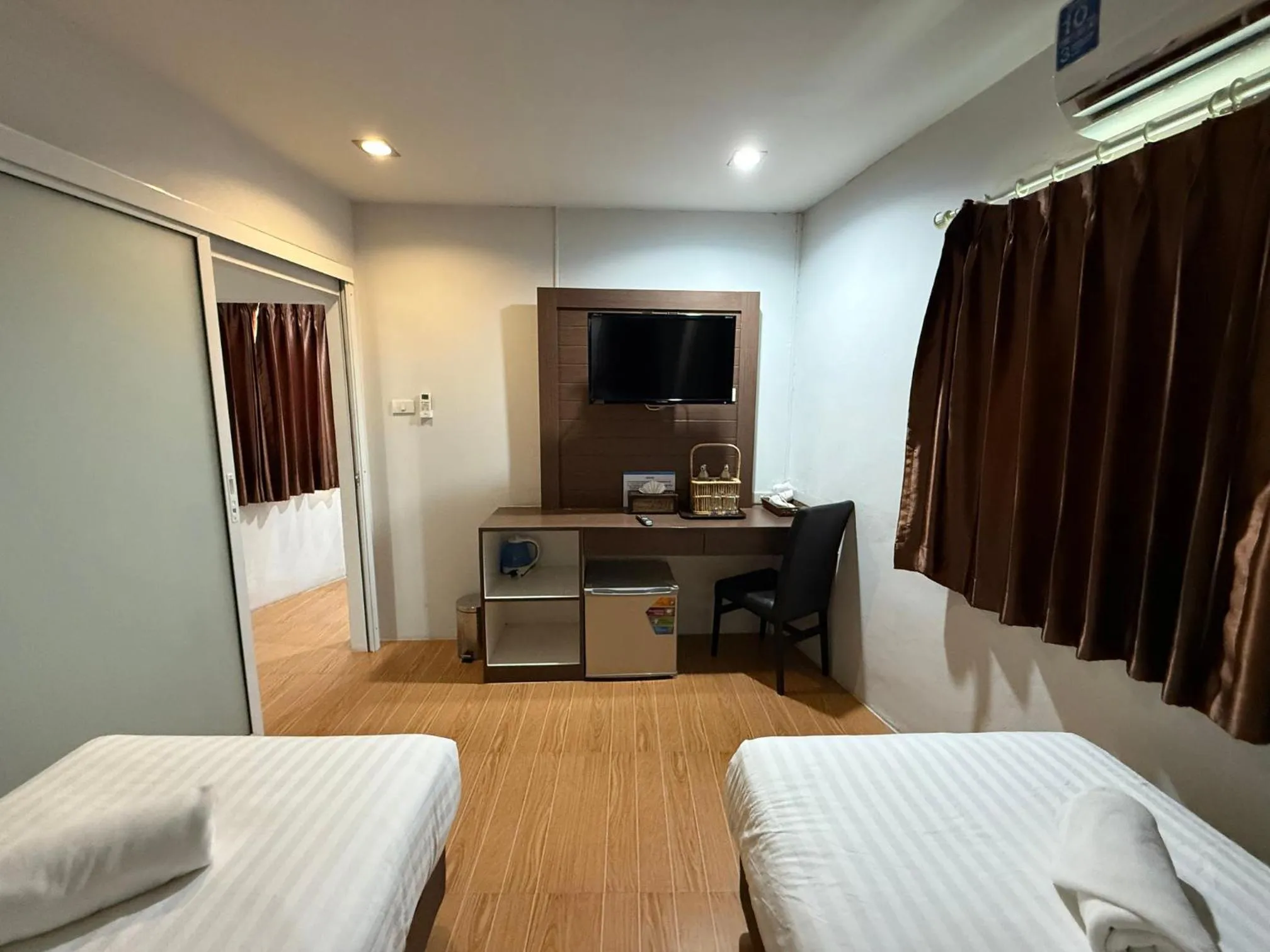 Bed in Bed By Cruise Hotel At Samakkhi-Tivanont