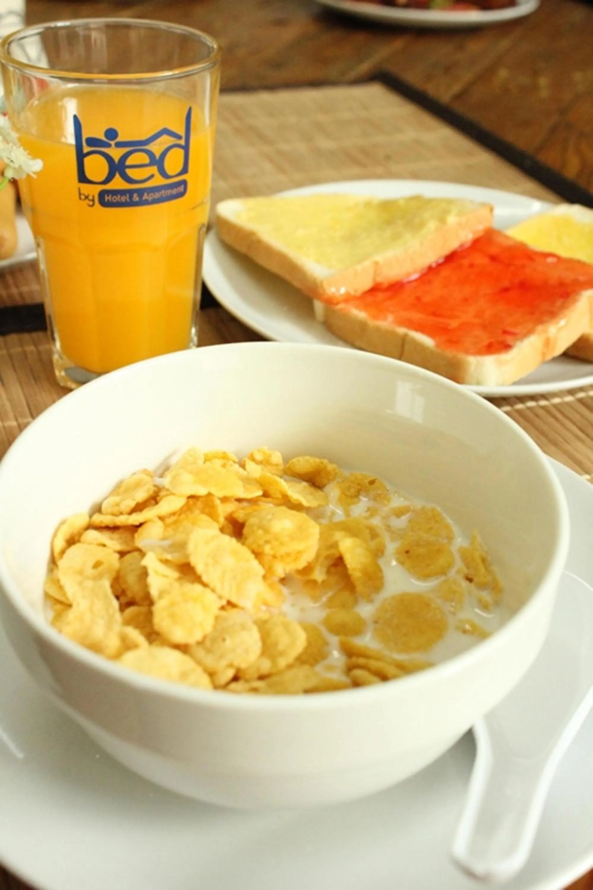 Breakfast in Bed By Cruise Hotel At Samakkhi-Tivanont