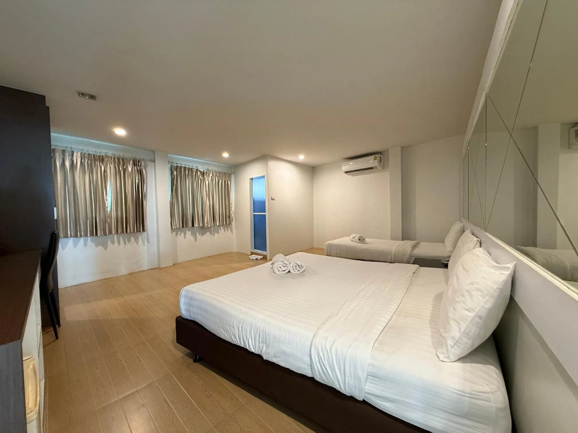 Bed in Bed By Cruise Hotel At Samakkhi-Tivanont