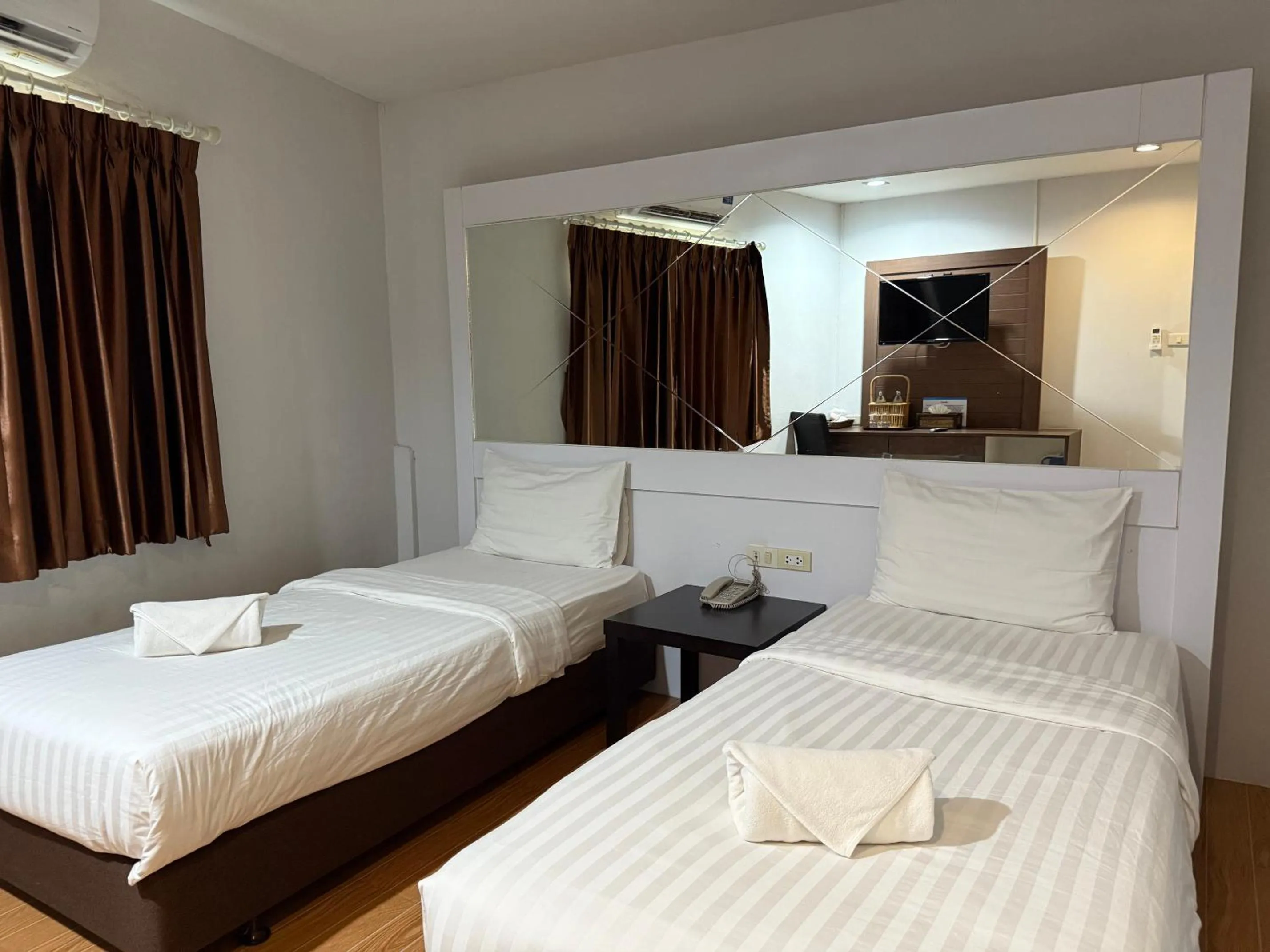 Bed in Bed By Cruise Hotel At Samakkhi-Tivanont