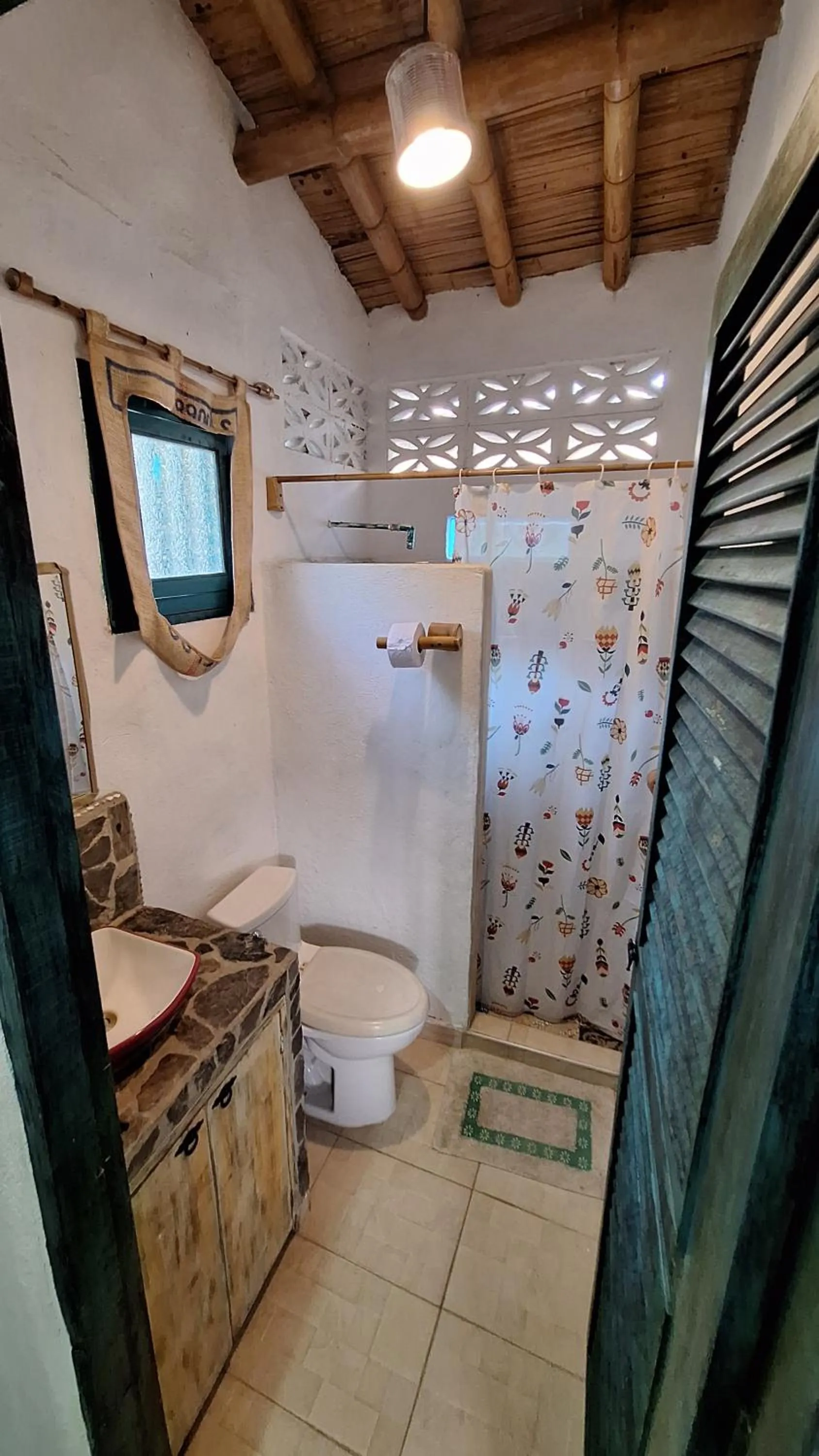 Bathroom in Eco-Hotel Chevere Beach