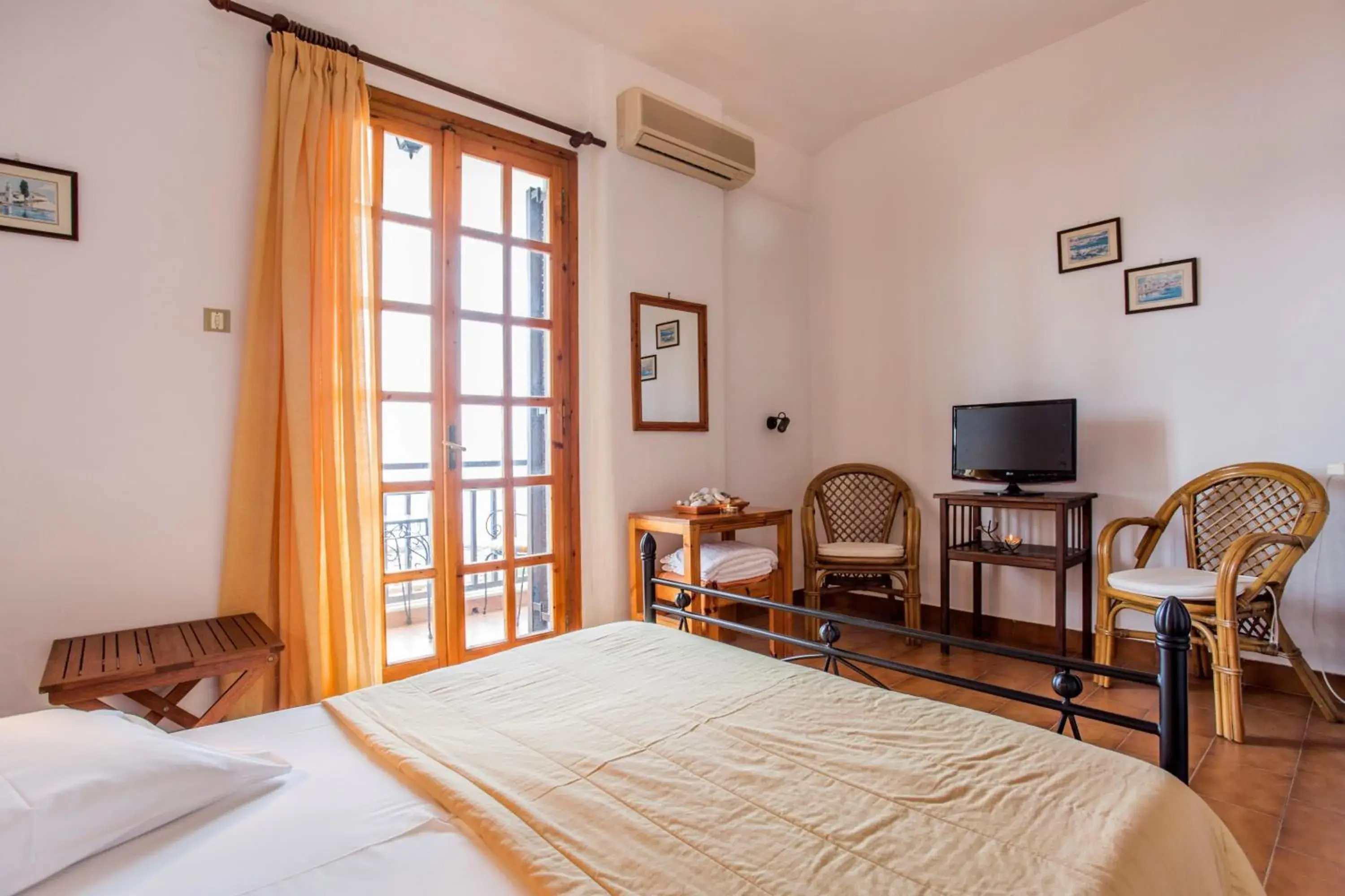 Economy Double or Twin Room in Villa Diamanti Economy Double or Twin Room in Villa Diamanti