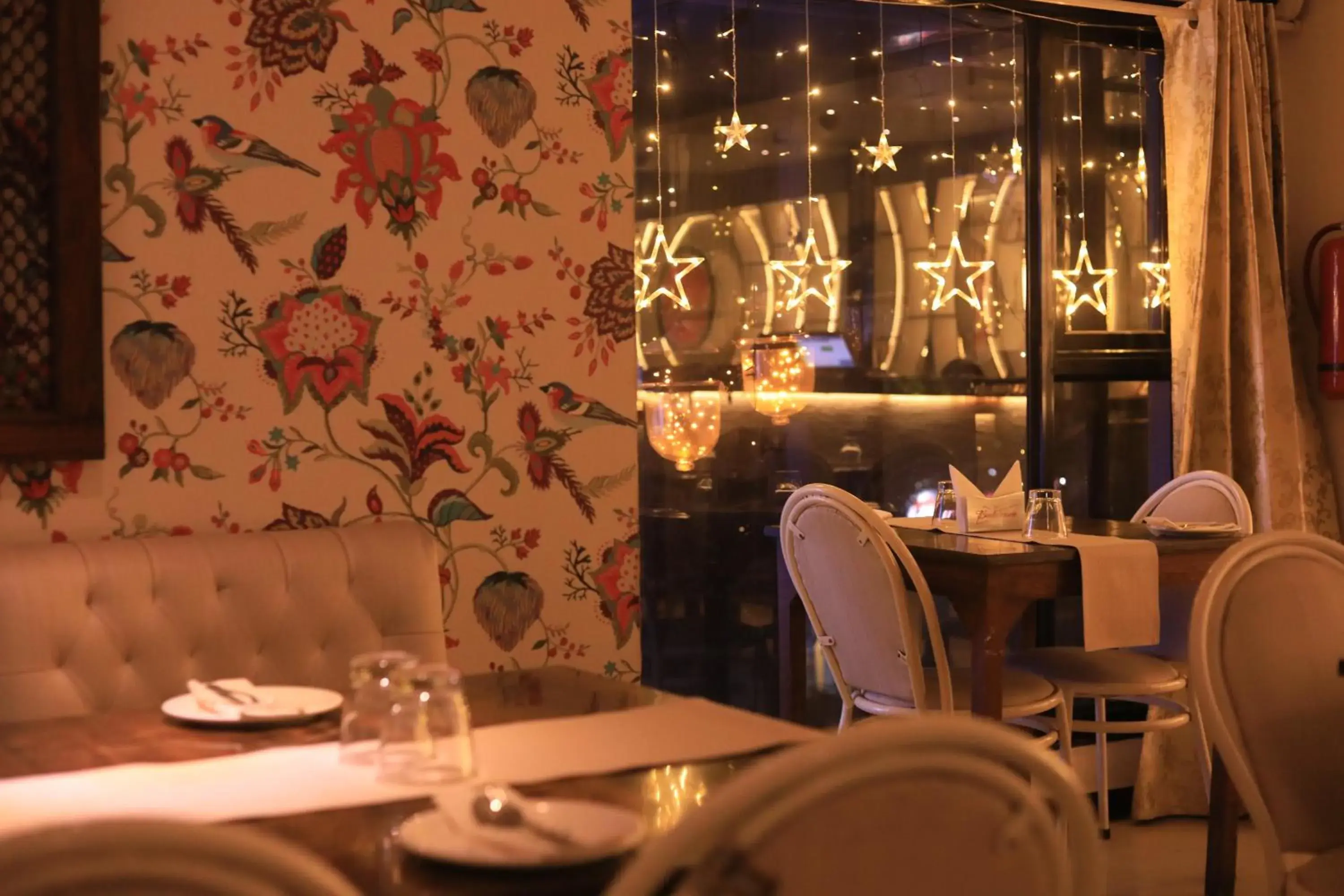 Restaurant/places to eat in Hotel Samraj Restaurant/places to eat in Hotel Samraj