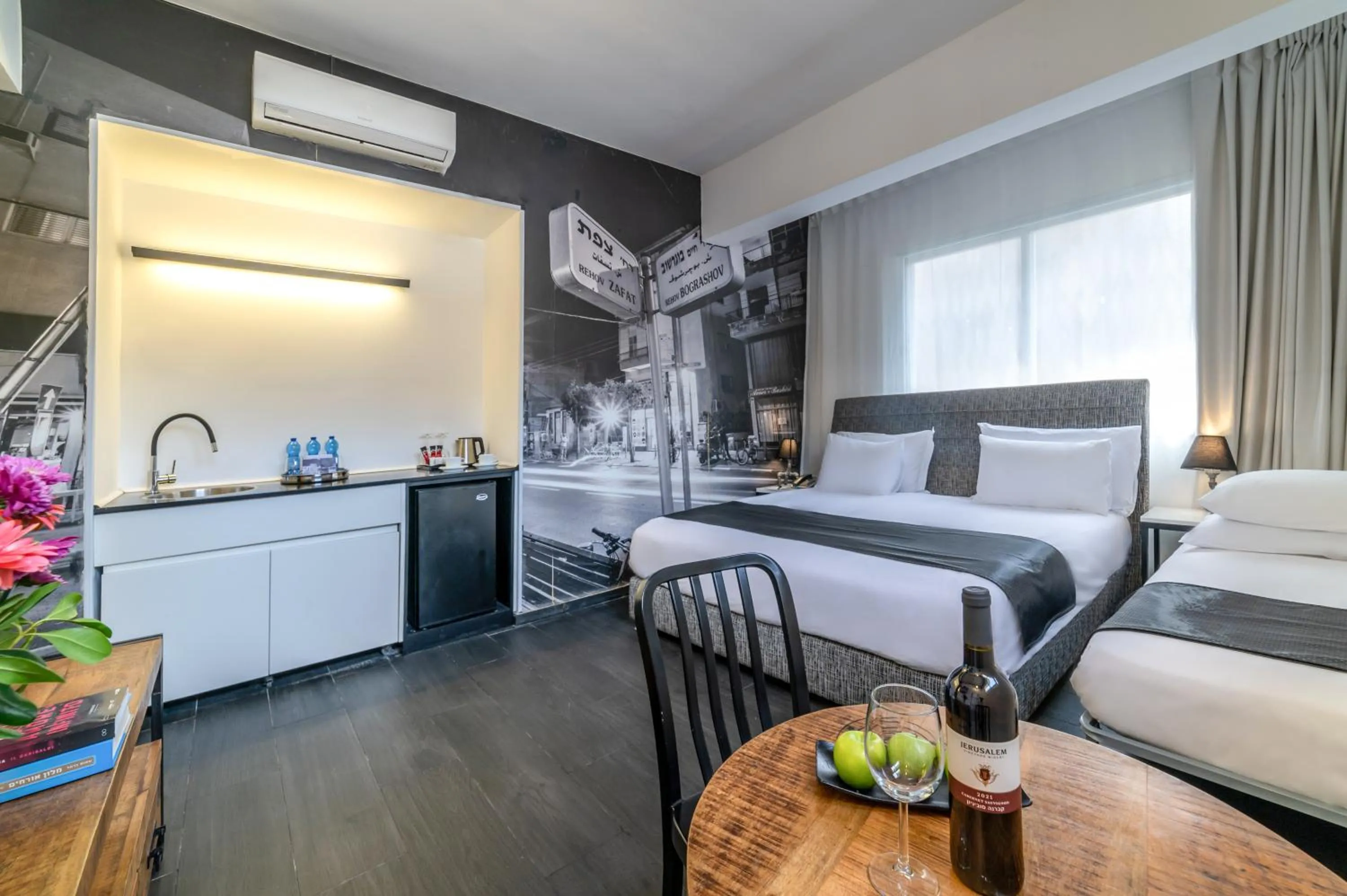 Photo of the whole room in Dizengoff Avenue Boutique Hotel