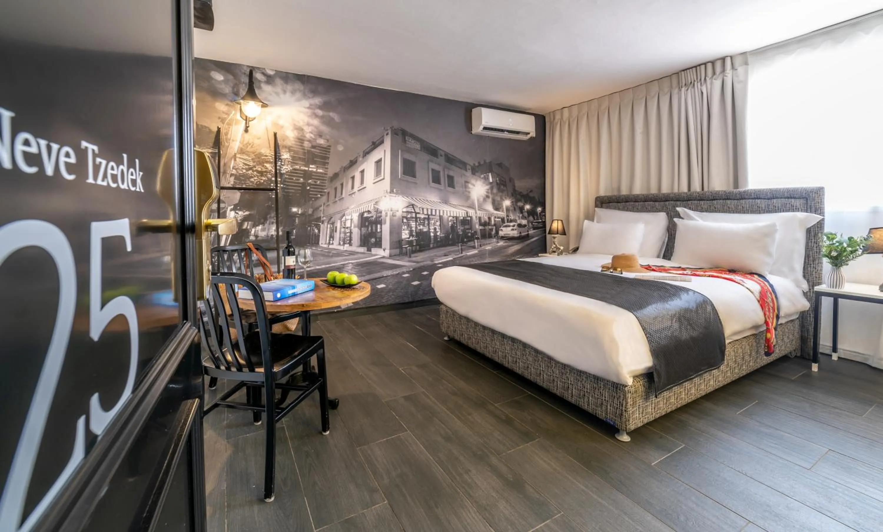Photo of the whole room, Bed in Dizengoff Avenue Boutique Hotel