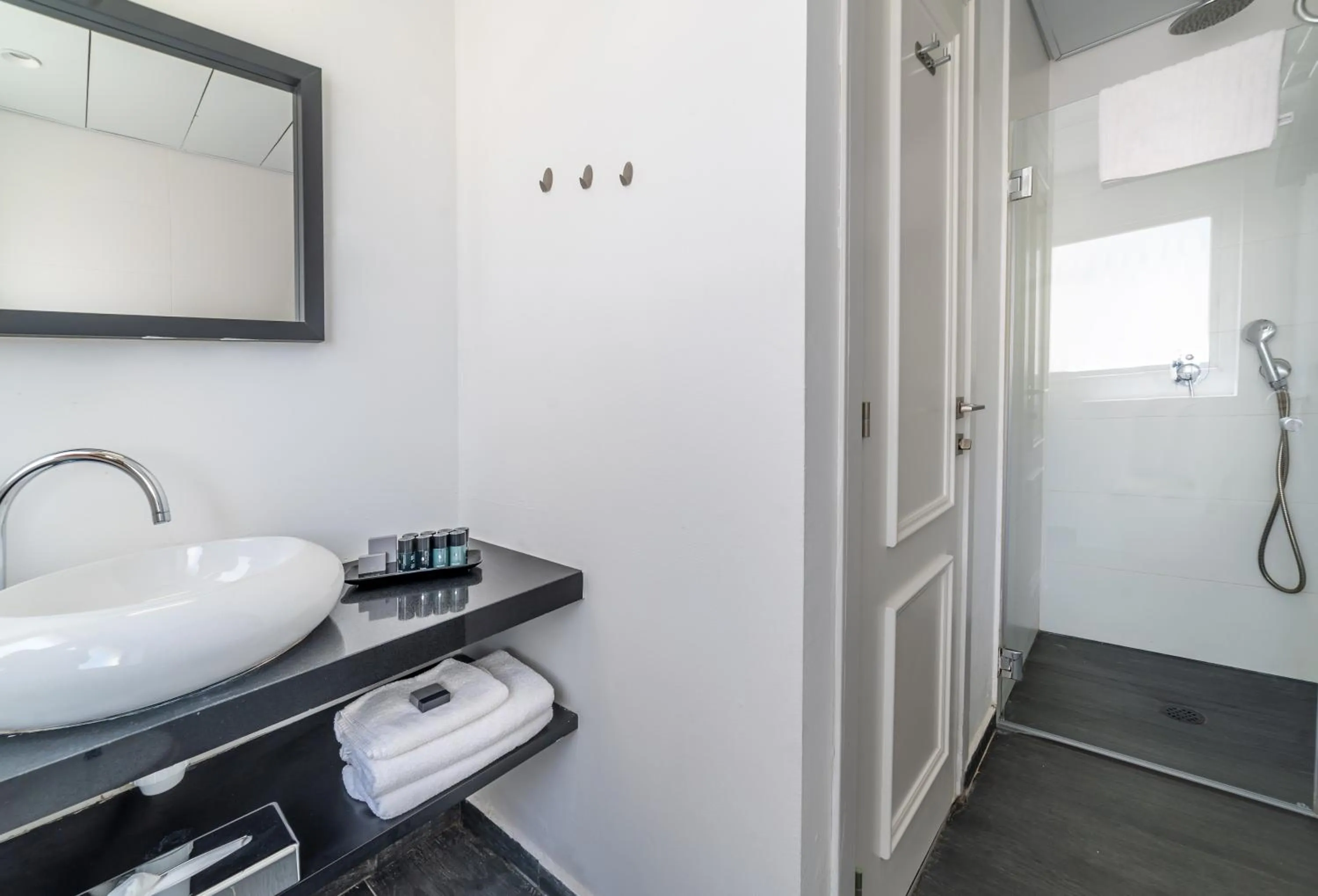 Bathroom in Dizengoff Avenue Boutique Hotel
