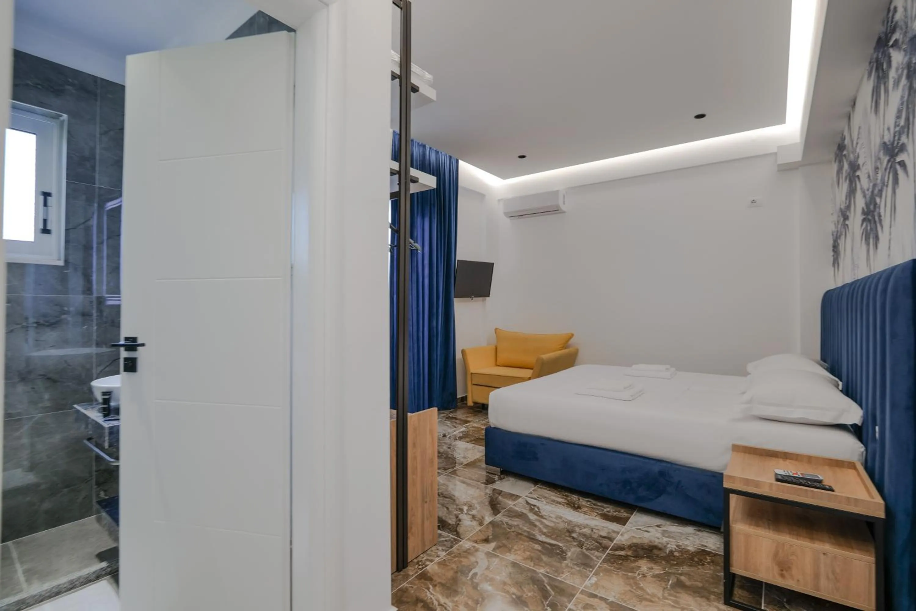 Bathroom, Bed in La Maison Boutique Hotel