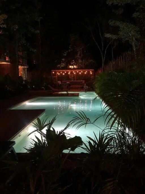 Night in Luxury 2 BDR 2 BTH 2 Bikes Jacuzzi FibOptic WiFi.