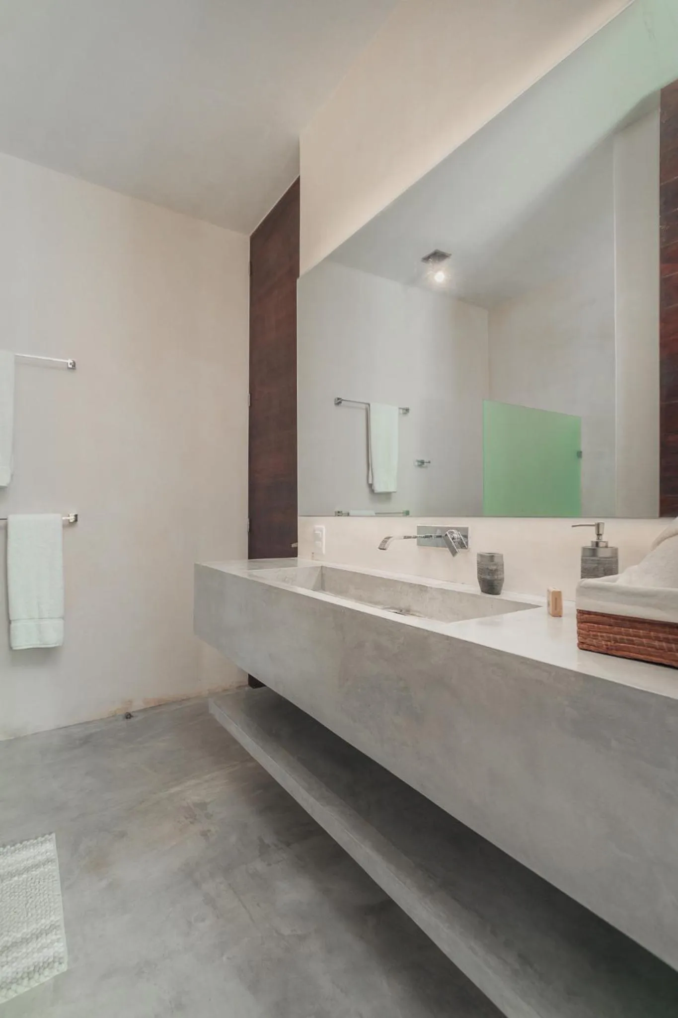 Bathroom in Luxury 2 BDR 2 BTH 2 Bikes Jacuzzi FibOptic WiFi.