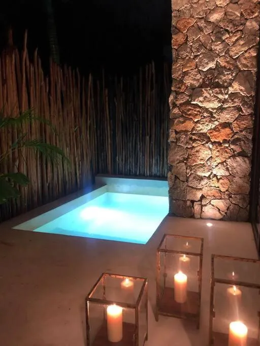 Hot Tub in Luxury 2 BDR 2 BTH 2 Bikes Jacuzzi FibOptic WiFi.