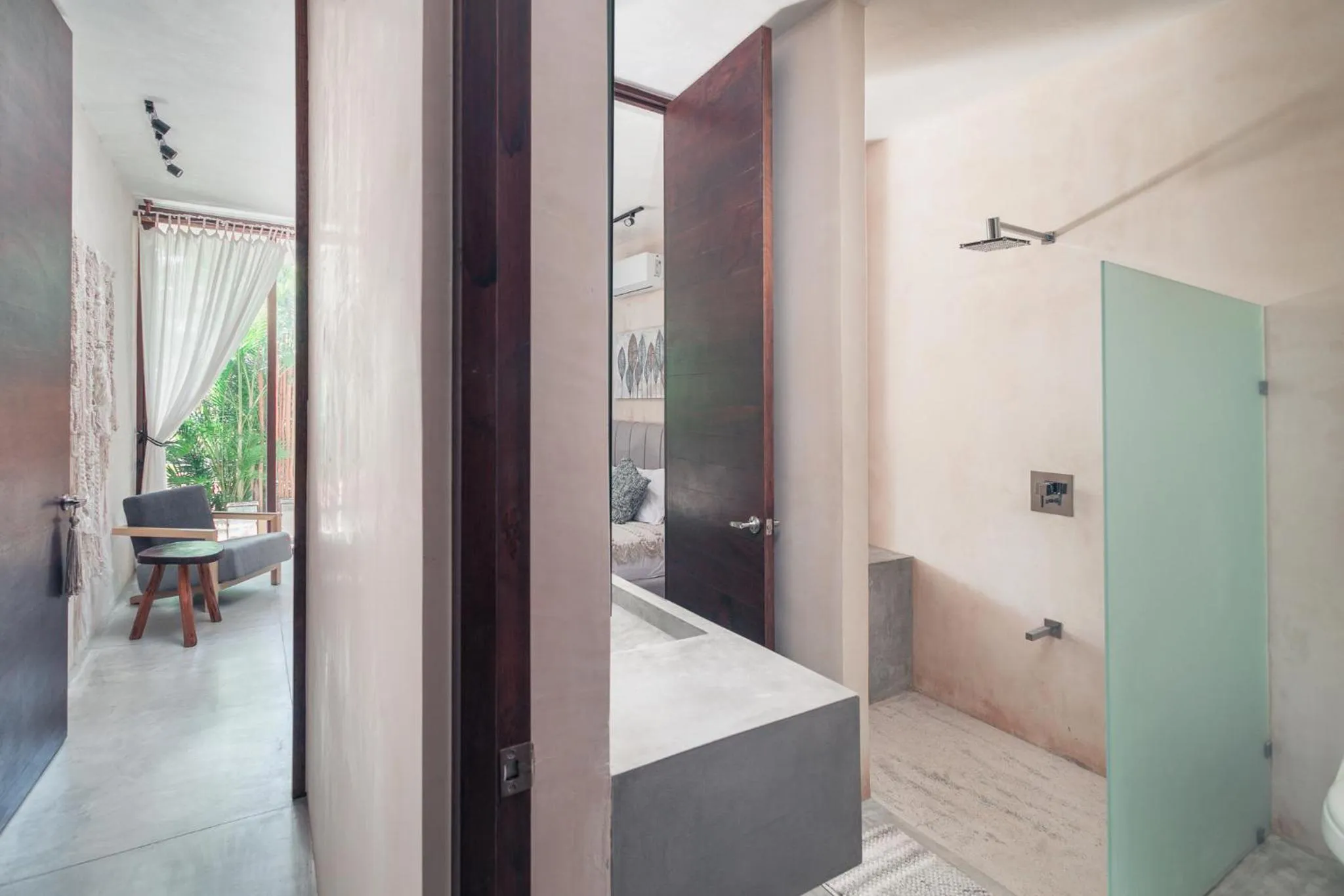 Shower in Luxury 2 BDR 2 BTH 2 Bikes Jacuzzi FibOptic WiFi.