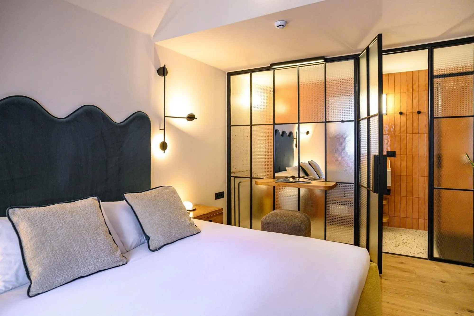 Bedroom, Bed in 7oaks Noble House