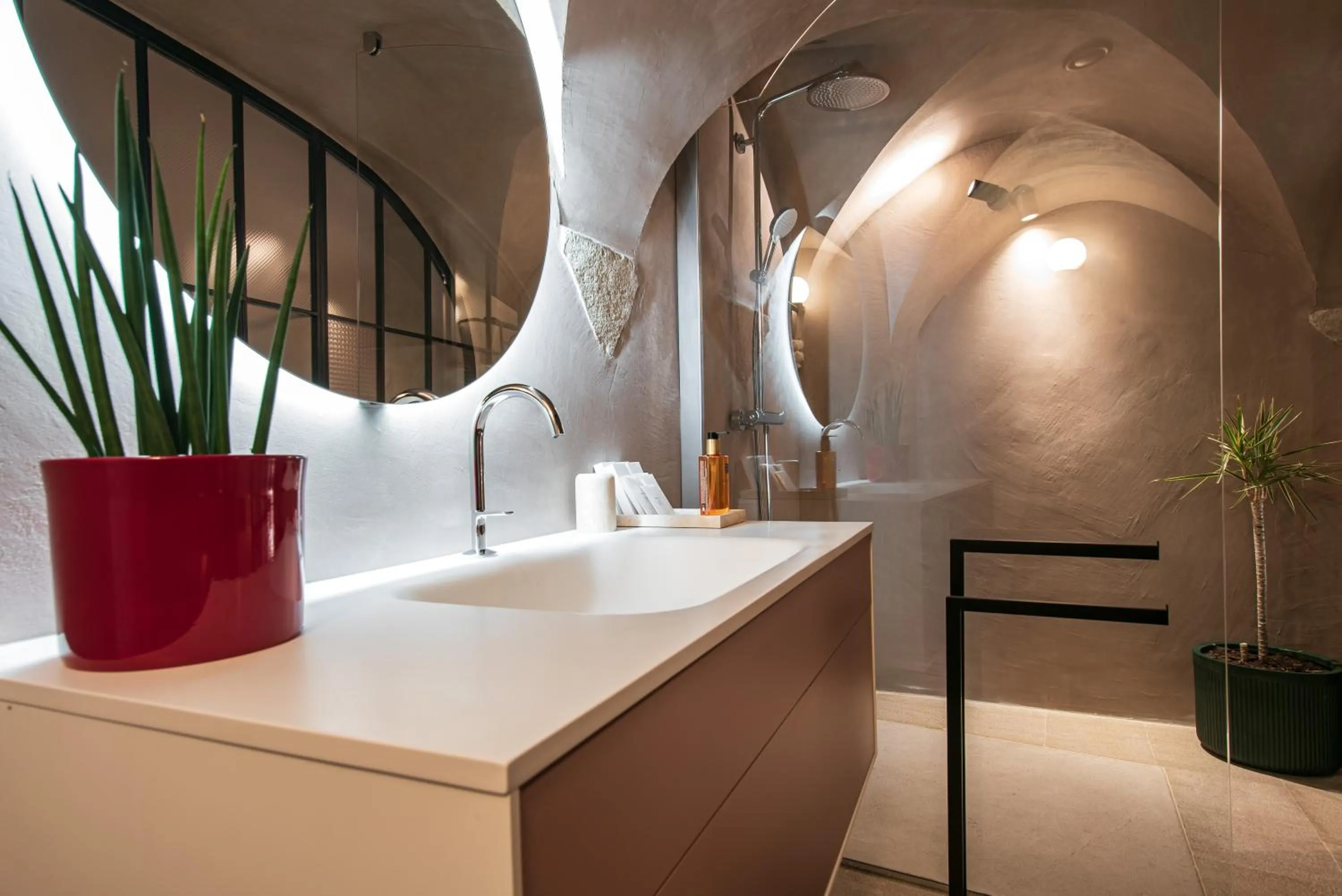 Bathroom in 7oaks Noble House