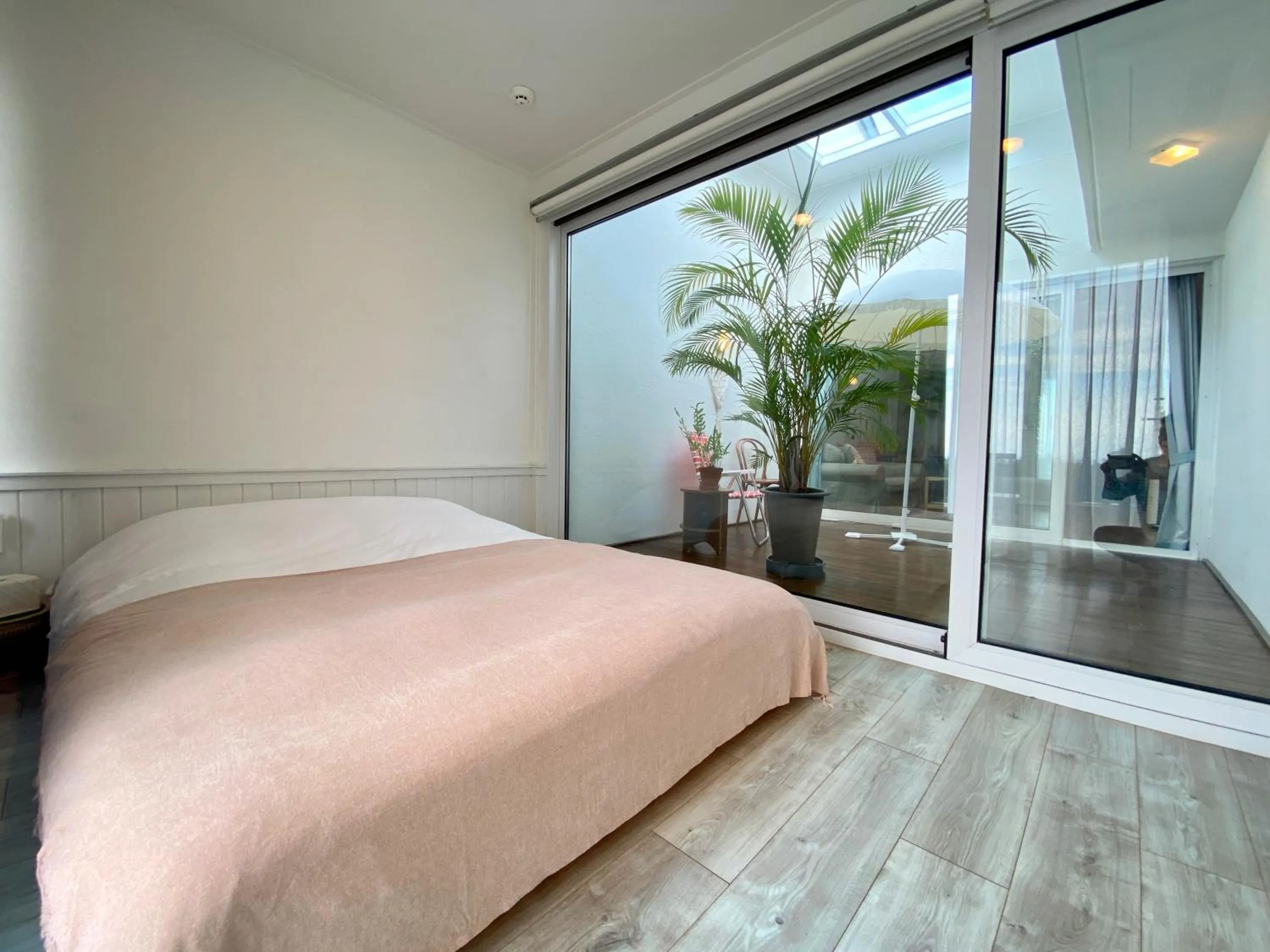 Summer, Bed in La Pause Pension