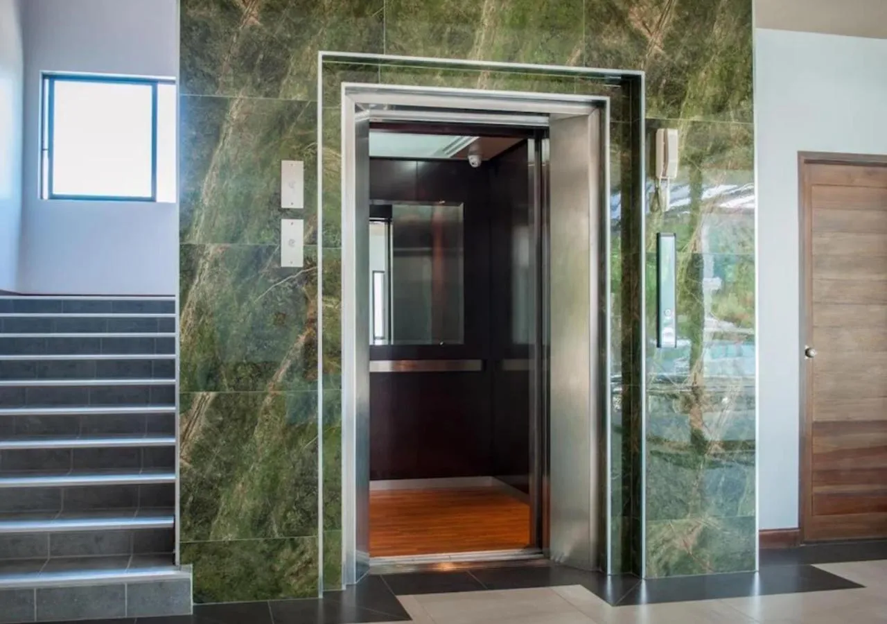 elevator in Savotel Hotel