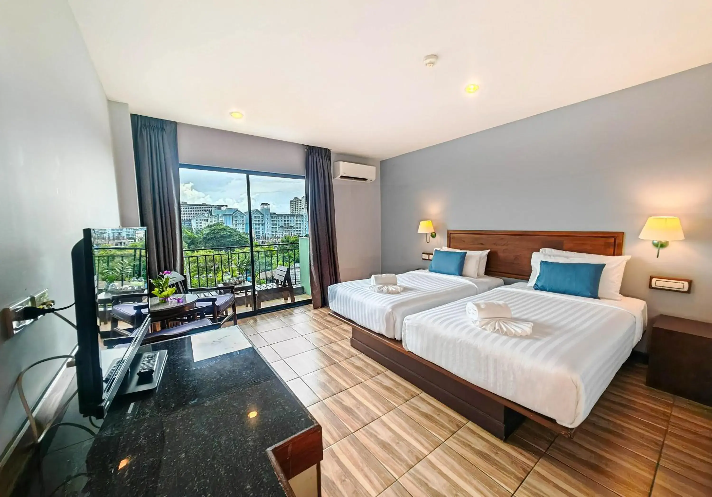 Superior Double or Twin Room with Pool View in Savotel Hotel Superior Double or Twin Room with Pool View in Savotel Hotel