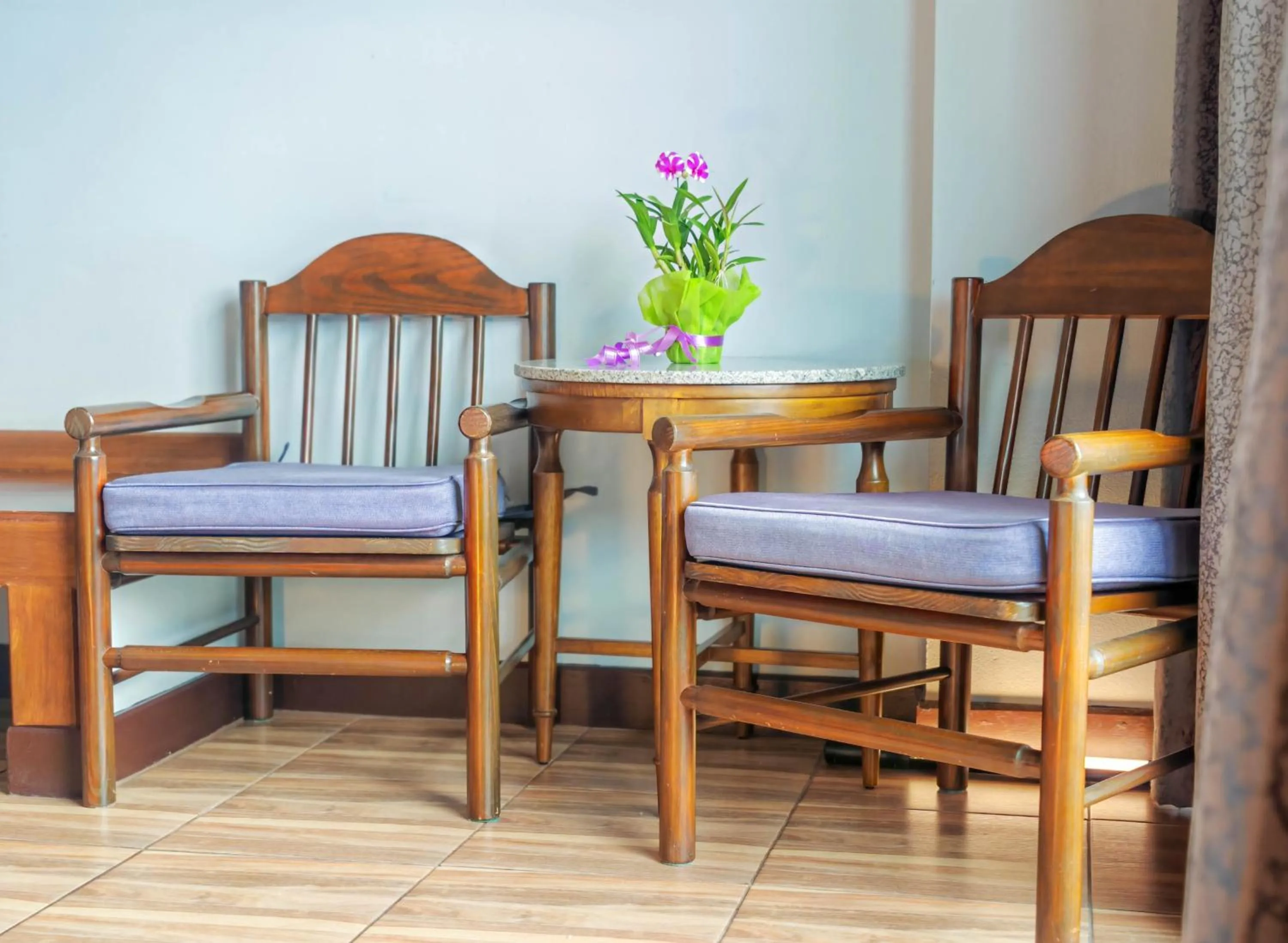 Seating area in Savotel Hotel