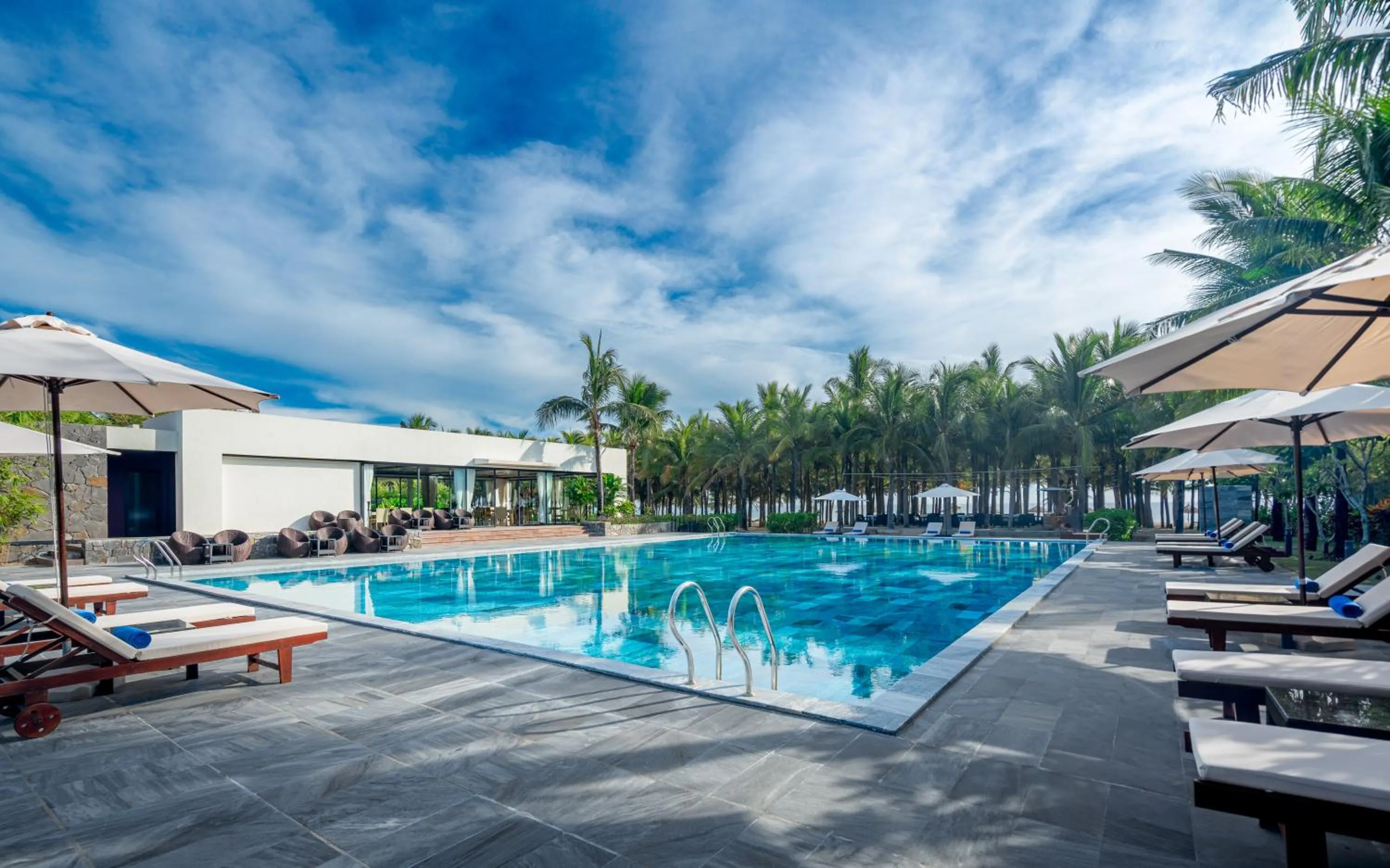 Swimming pool in Grandvrio Ocean Resort Danang